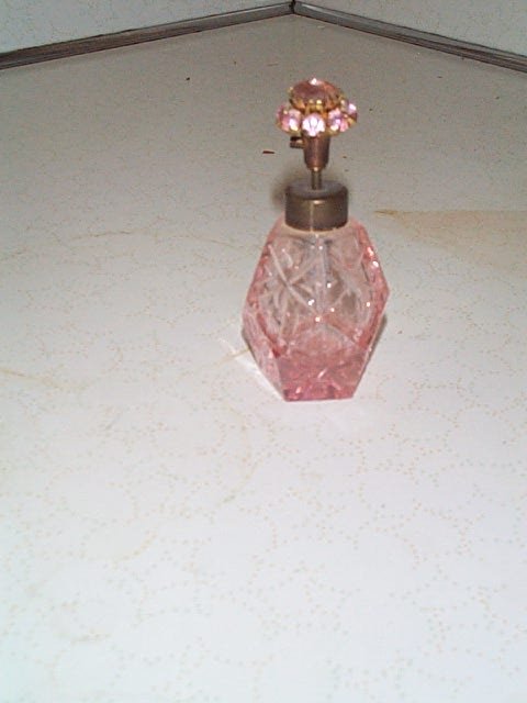 Czechoslovakian pink Art Glass perfume bottle. Meas