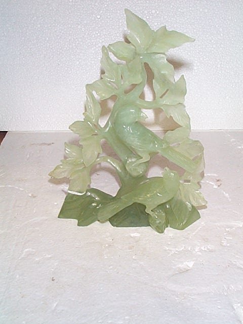 Hand carved Jade figurine depicting birds, measure