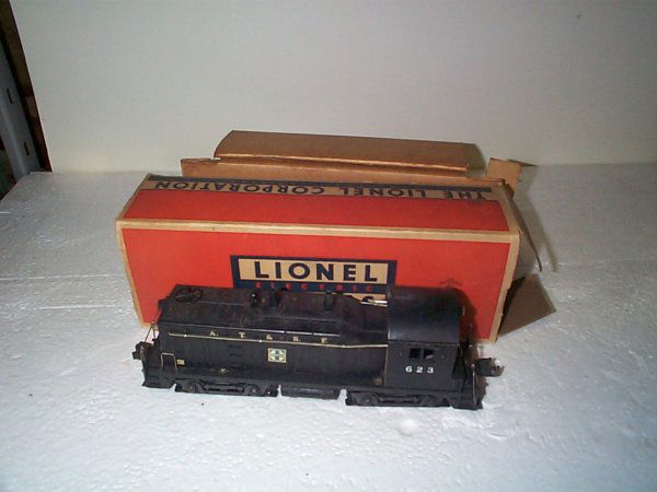 Lionel O-27 gauge Sante Fe engine #623 AT&SF. Wit: Lionel O-27 gauge Sante Fe engine #623 AT&SF. With original box. Buyer to pay the following shipping costs based on "ship to" address: East Coast is $15.00; Midwest is $20.00; and West Coast is $25.00