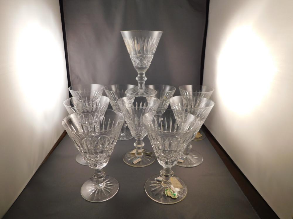 Set of 10 Waterford Wine Glasses: Set of 10 signed Waterford white wine glasses. Measures approx. 5 1/4" tall x 3 1/2" in diameter. You are bidding at a live sale. Please Read the terms and conditions. We are offering scheduled pick-u