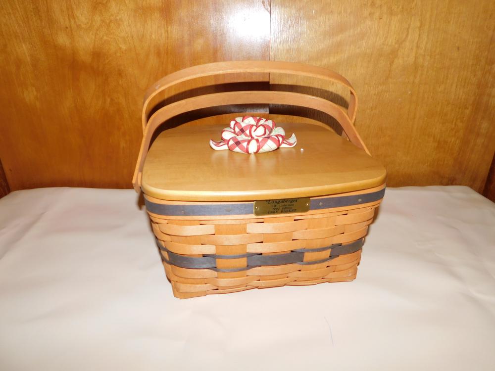 Longaberger Cake Basket (1 of 4)