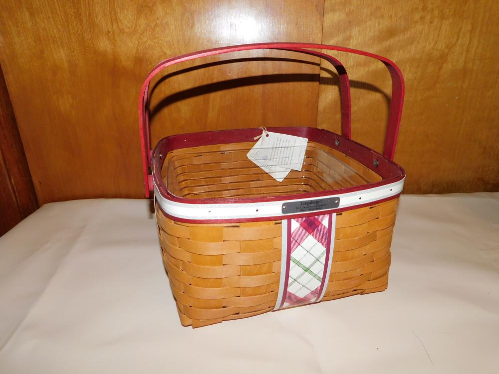 Longaberger Plaid Tidings Basket (1 of 3)
