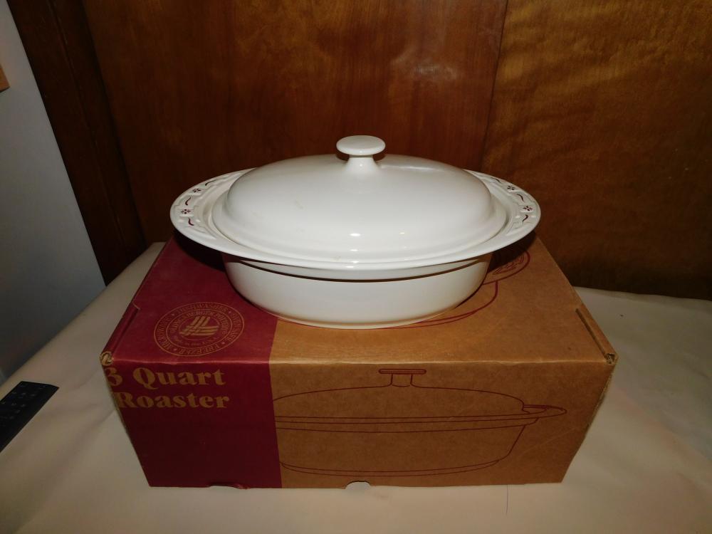 Longaberger 3 Quart Roaster (1 of 4)