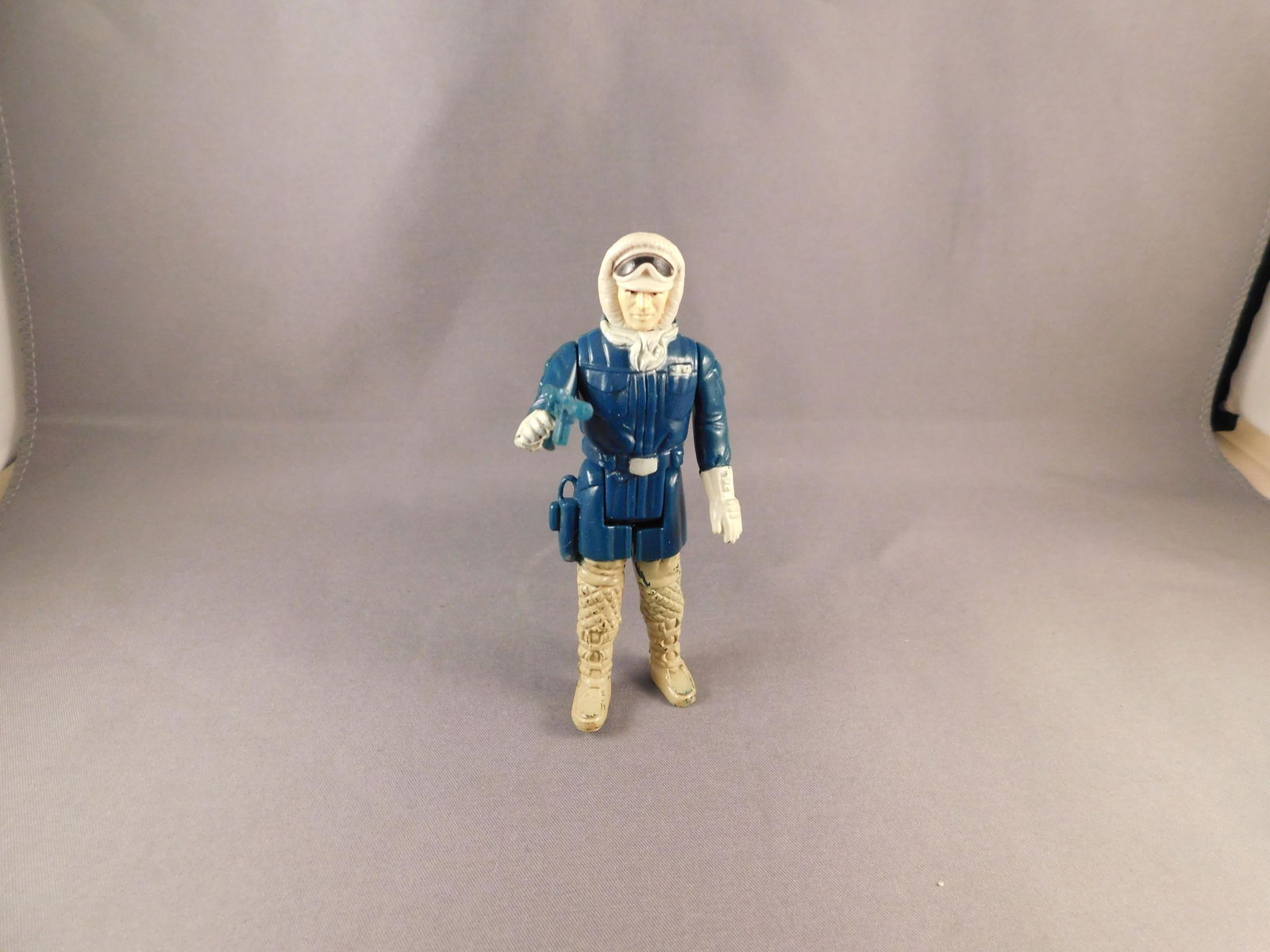 Vintage Star Wars Hans Solo: Vintage Star Wars The Empire Strikes Back action figure Hans Solo Hoth outfit with weapon, marked Hong Kong 1980. In good condition. You are bidding at a live sale. Please Read the terms and condition