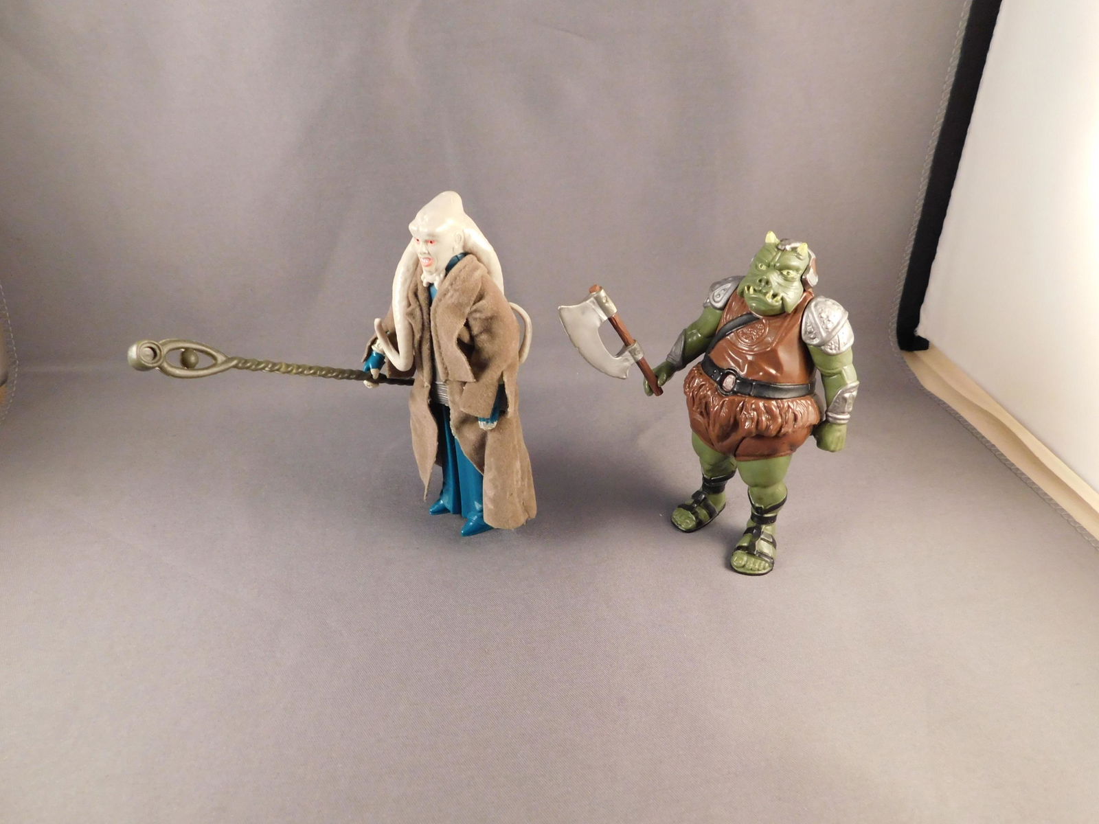 Lot of 2 Vintage Star Wars Figures (1 of 2)