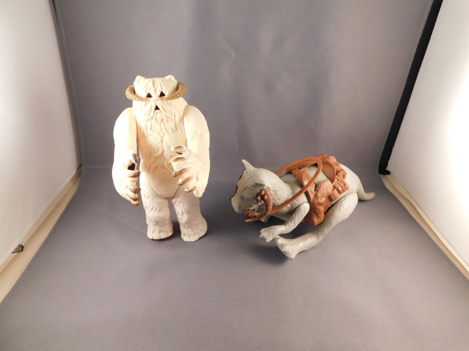 Lot of 2 Vintage Star Wars Figures (1 of 2)