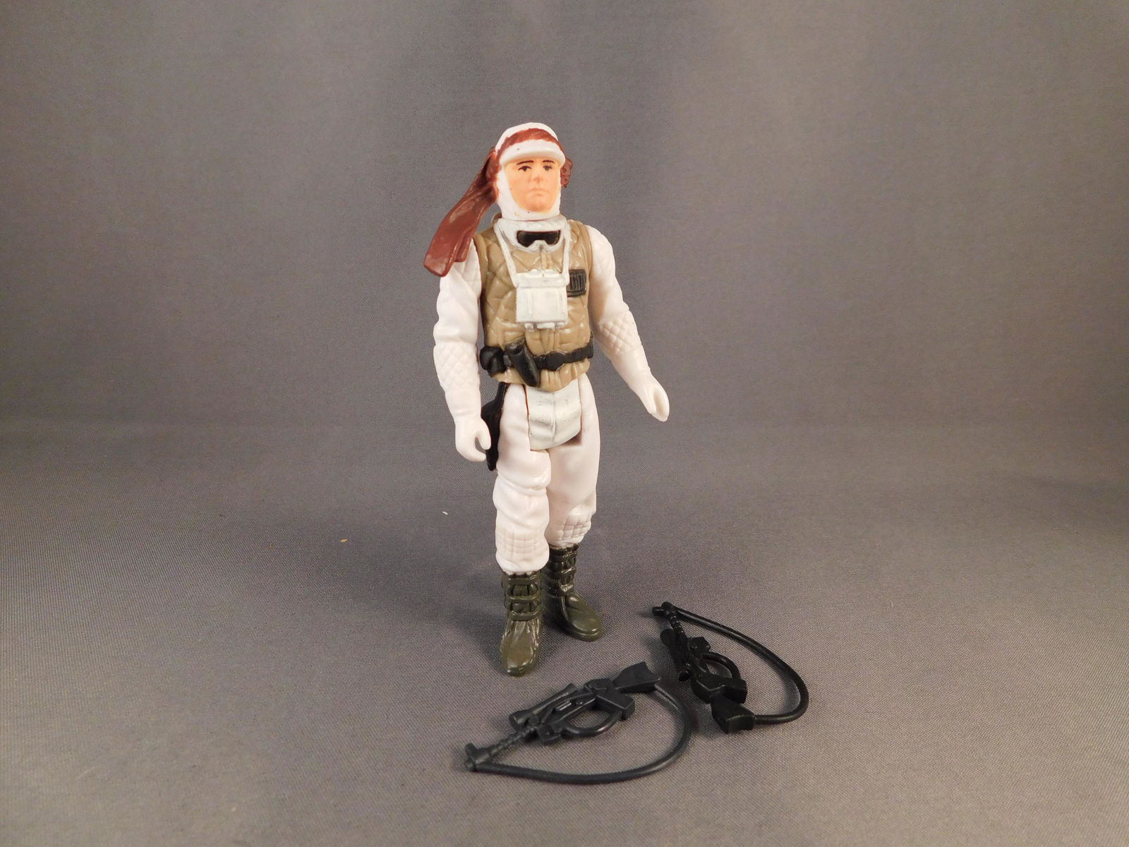 Vintage Luke Skywalker Figure: Vintage Star Wars The Empire Strikes Back Luke Skywalker Hoth Battle gear with 2 weapons marked Hong Kong 1980. In good condition. You are bidding at a live sale. Please Read the terms and conditions.
