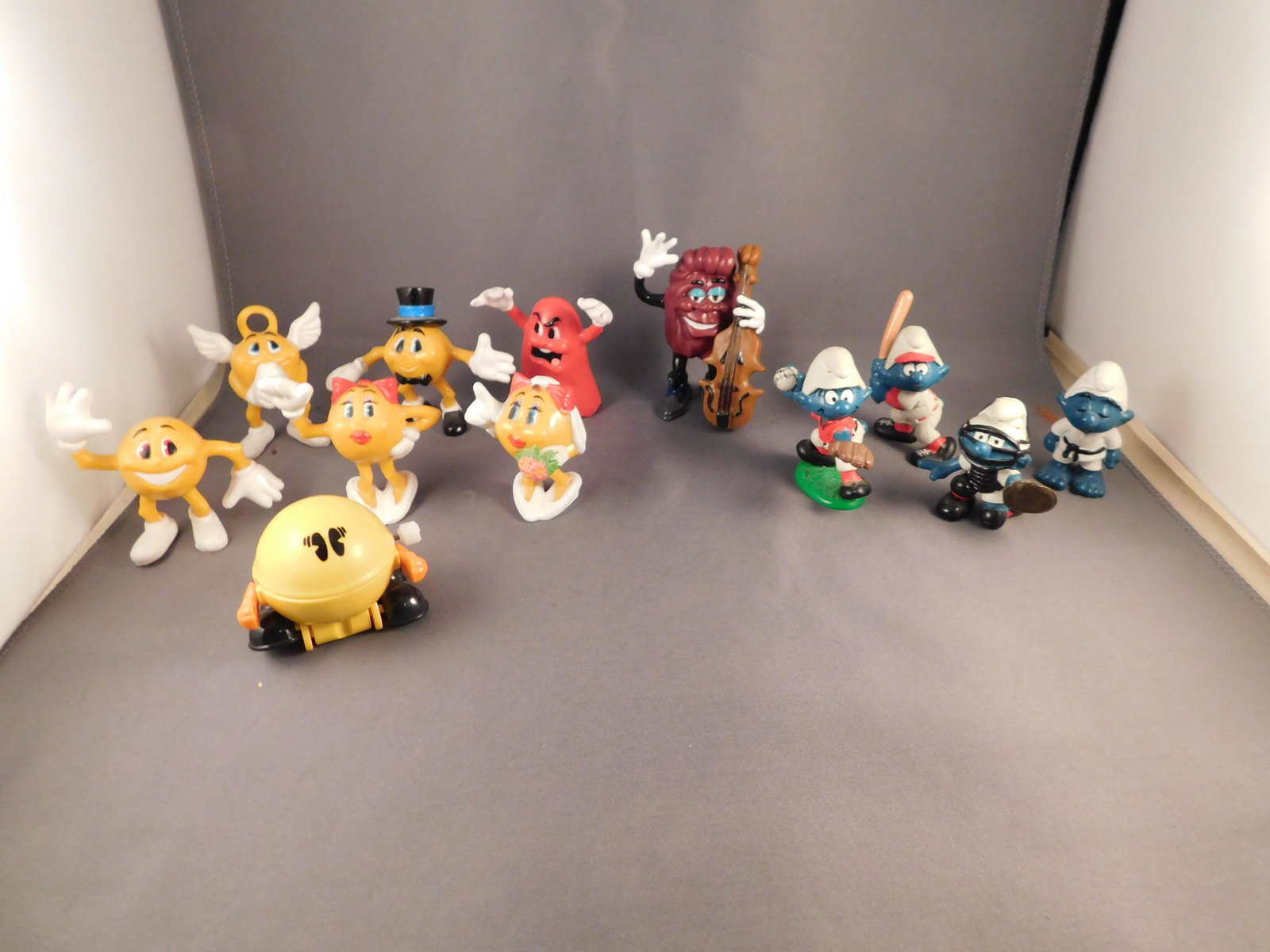 Lot of 12 Vintage Figures (1 of 5)