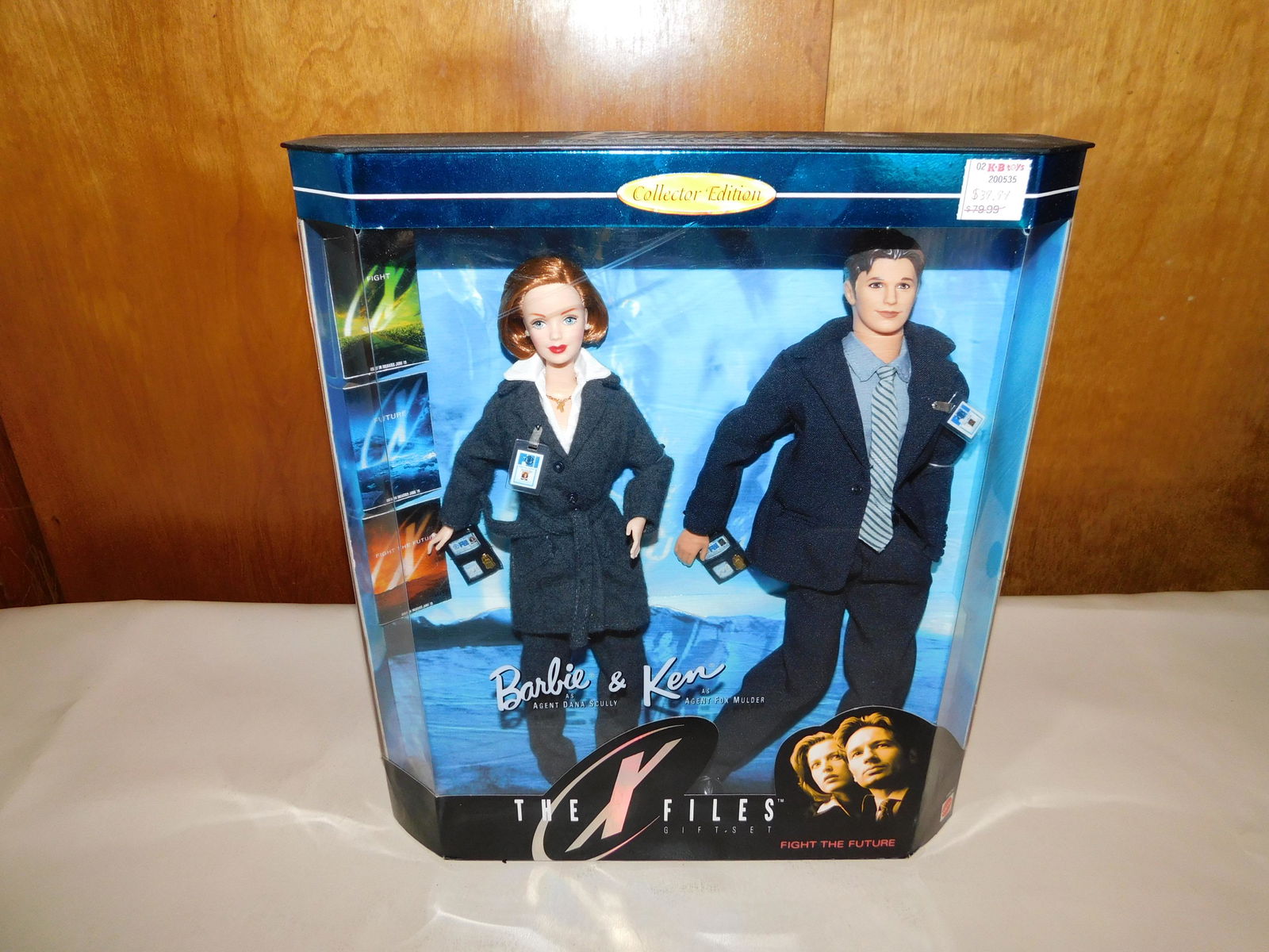 Barbie & Ken X Files Dolls: Barbie & Ken The X Files Fight for the Future dolls in original box. You are bidding at a live sale. Please Read the terms and conditions. We are offering scheduled pick-ups of items at our South Brun
