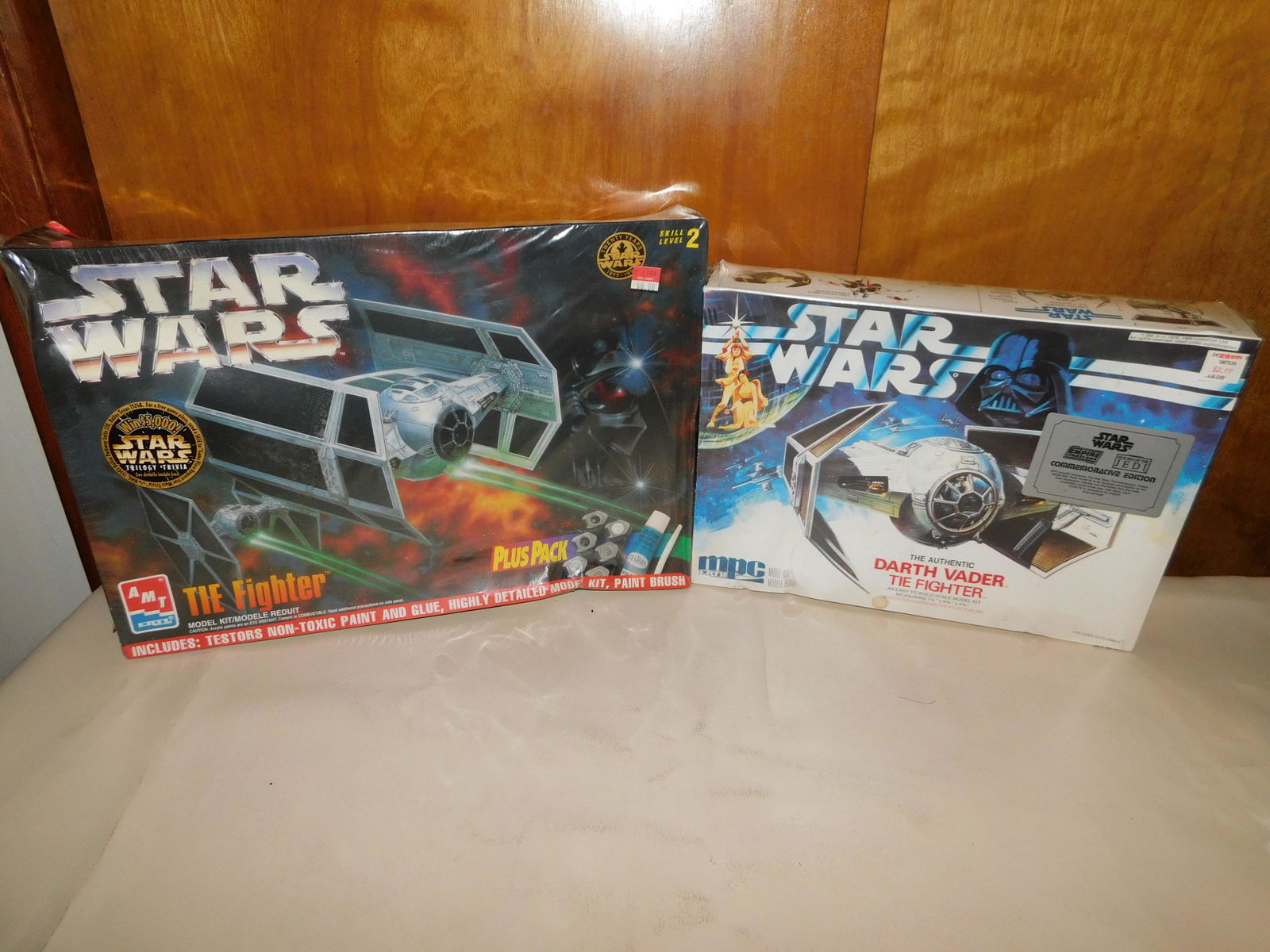 2 Star Wars Model Kits (1 of 3)
