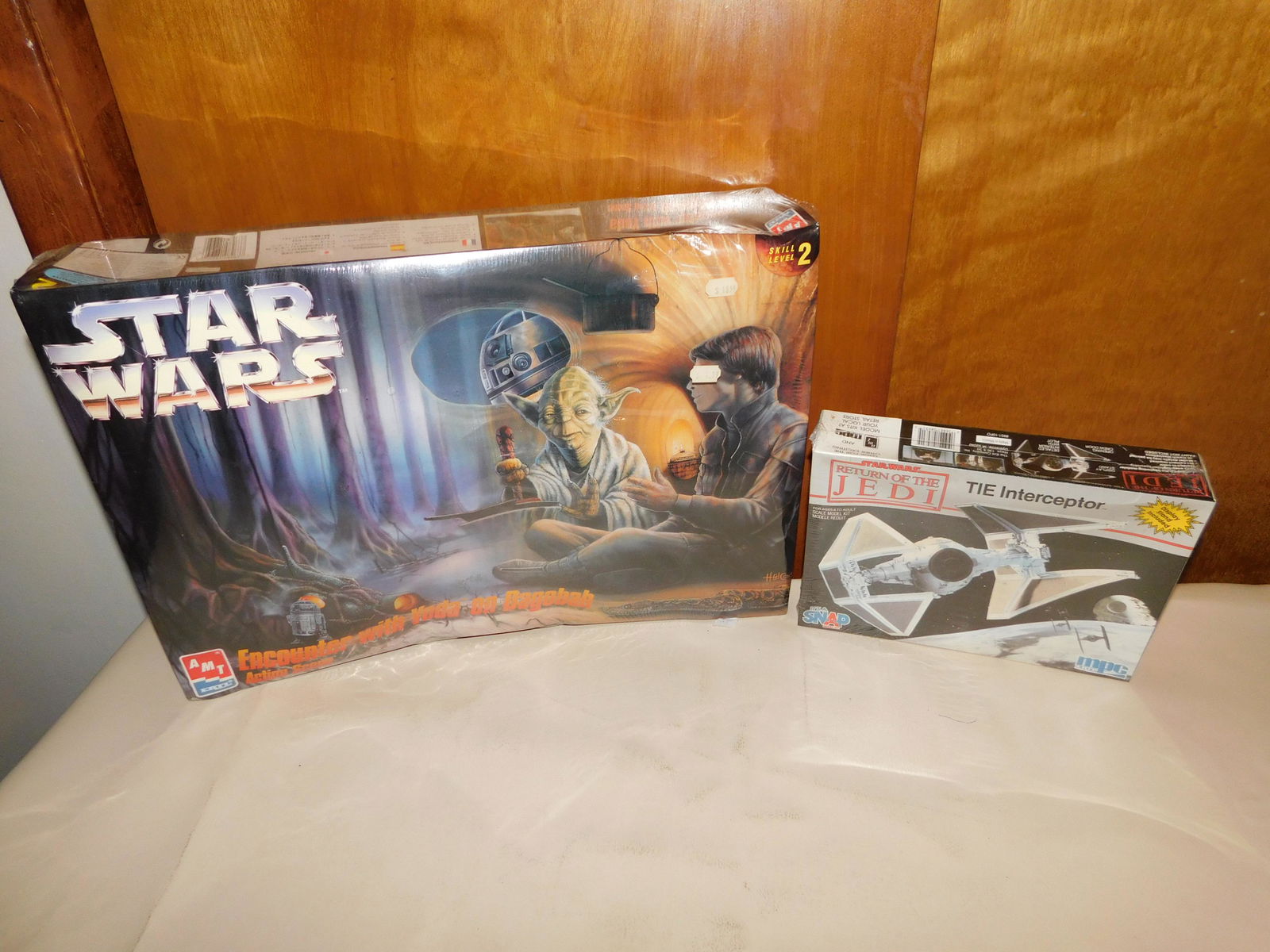 2 Star Wars Model Kits (1 of 3)