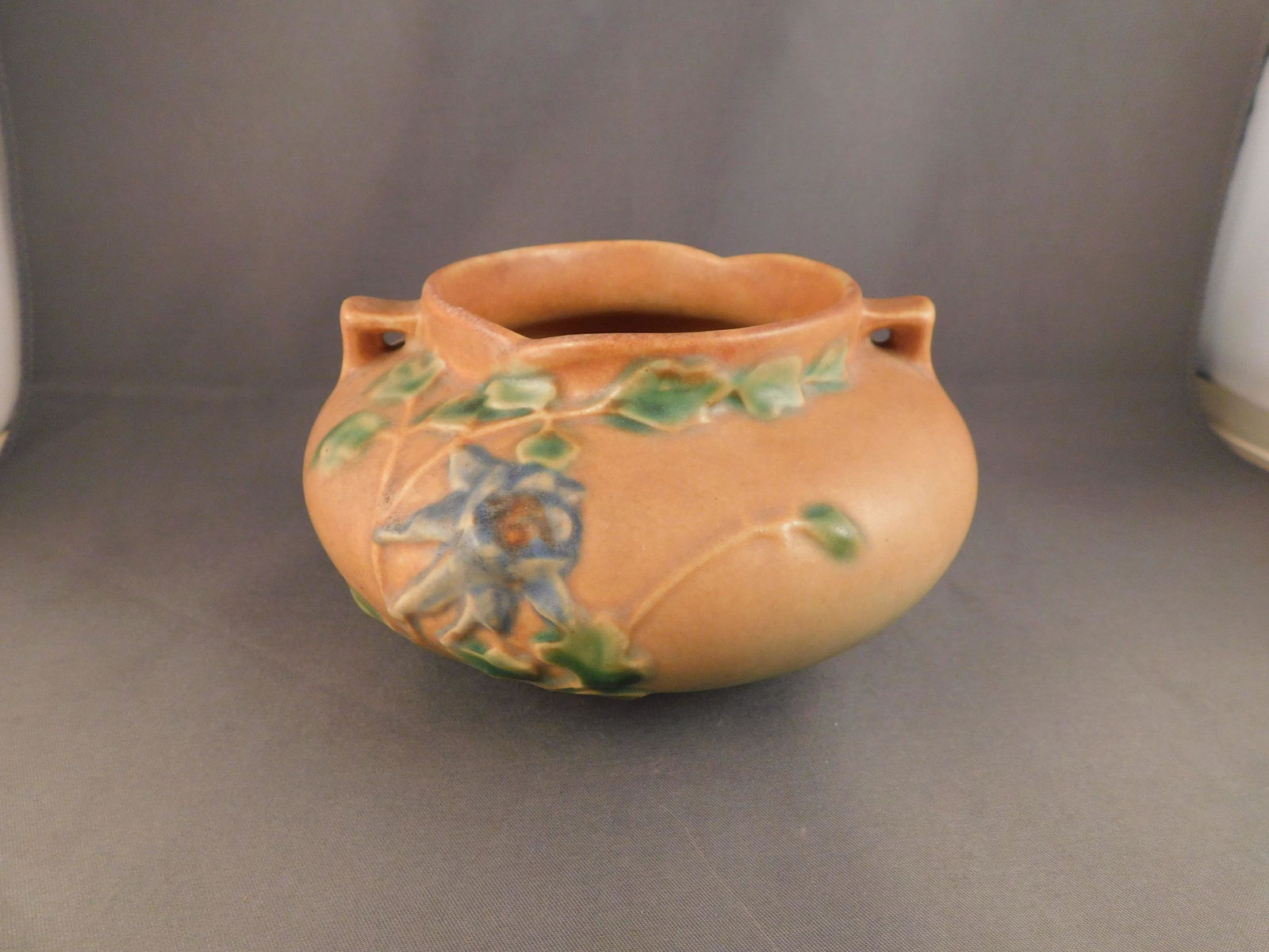 Roseville Columbine Double Handled Vase (1 of 4)