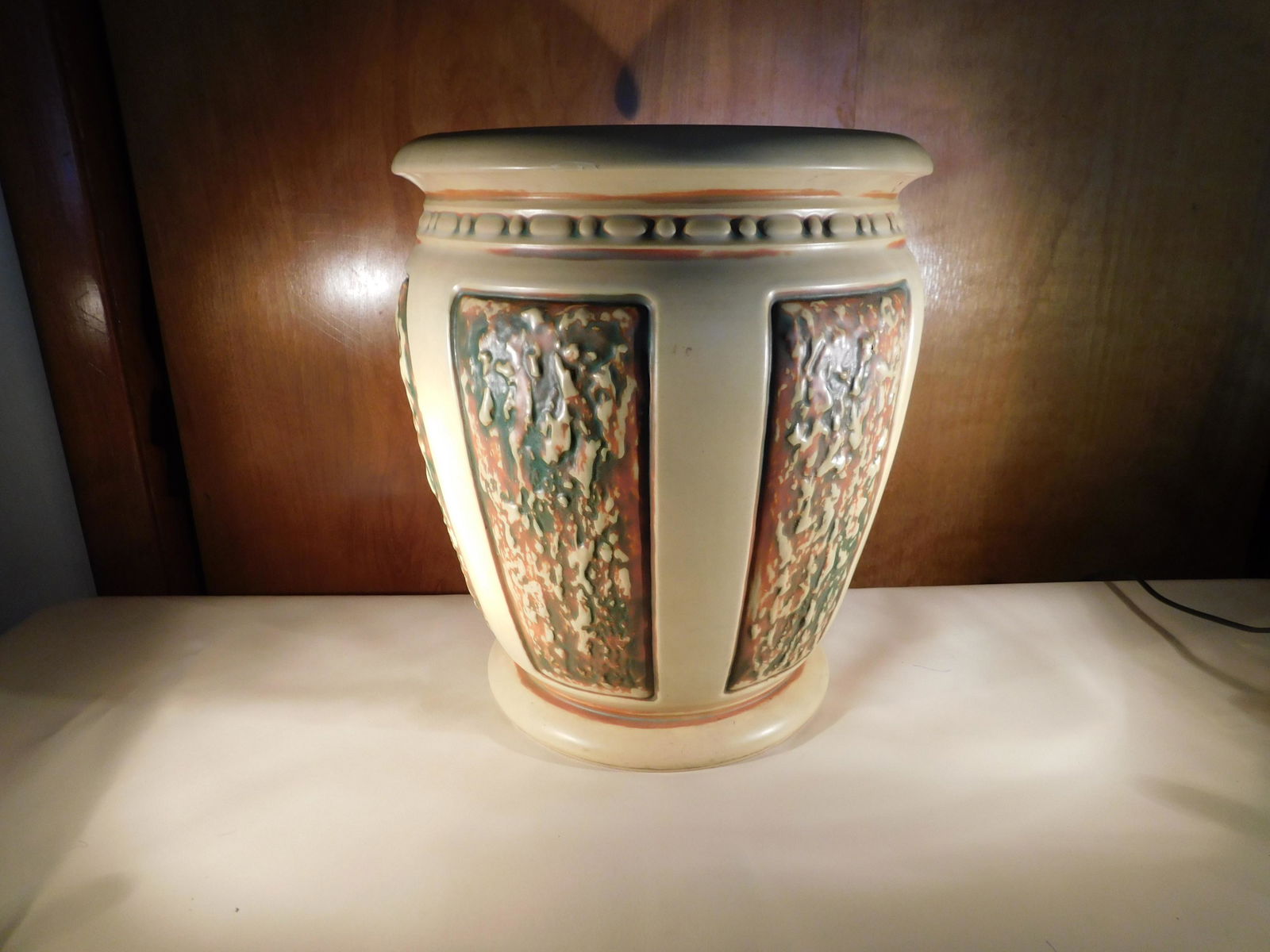 Roseville Ivory Florentine Planter (1 of 4)