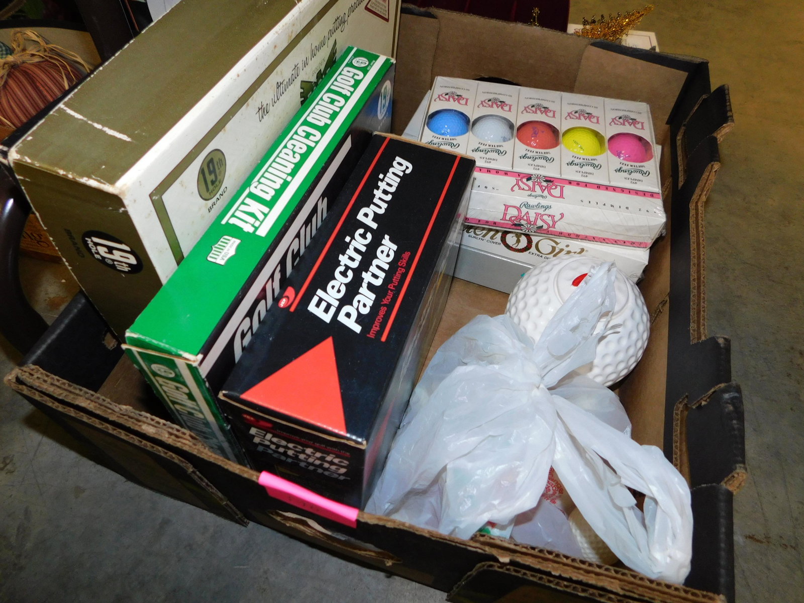Lot of Golf Items: Lot of golf items. You are bidding at a live sale. Please read the terms and conditions. LOCAL PICK UP ONLY! No shipping options will be offered for this auction. After the auction by APPOINTMENT pick