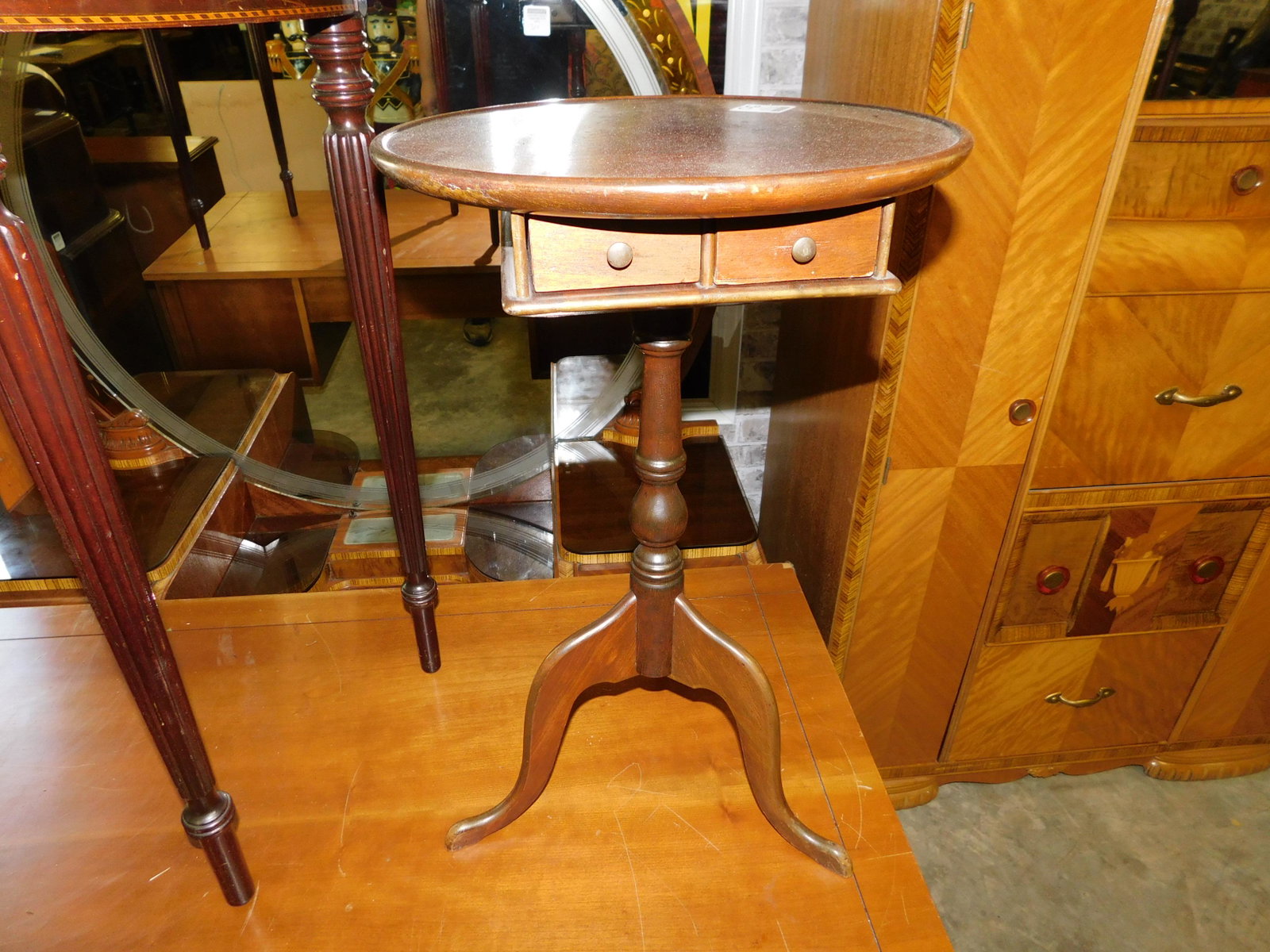 Side Table: Side table. You are bidding at a live sale. Please read the terms and conditions. LOCAL PICK UP ONLY! No shipping options will be offered for this auction. After the auction by APPOINTMENT pick ups wi
