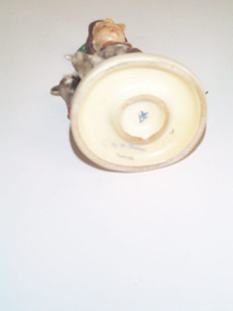 Hummel figurine number 200/0 Full Bee Trademark 2 - 2