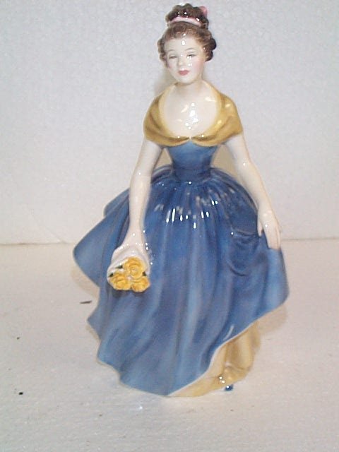 Royal Doulton figurine HN # 2271 Melanie Measur