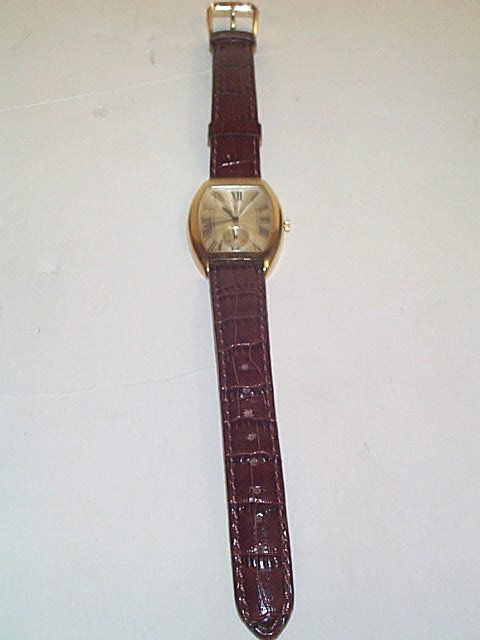Man's signed Vicence wrist watch with second hand: Man's signed Vicence wrist watch with second hand Marked on back 14 Karat # 585 Milor, Italy with a leather strap Measures 9" long Buyer to pay $15.00 All items to be sent UPS and packed by the UPS St