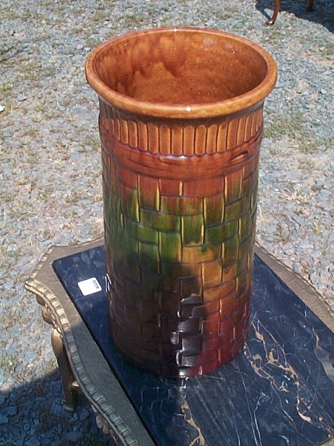 Majolica Umbrella stand with a basket weave design - 2