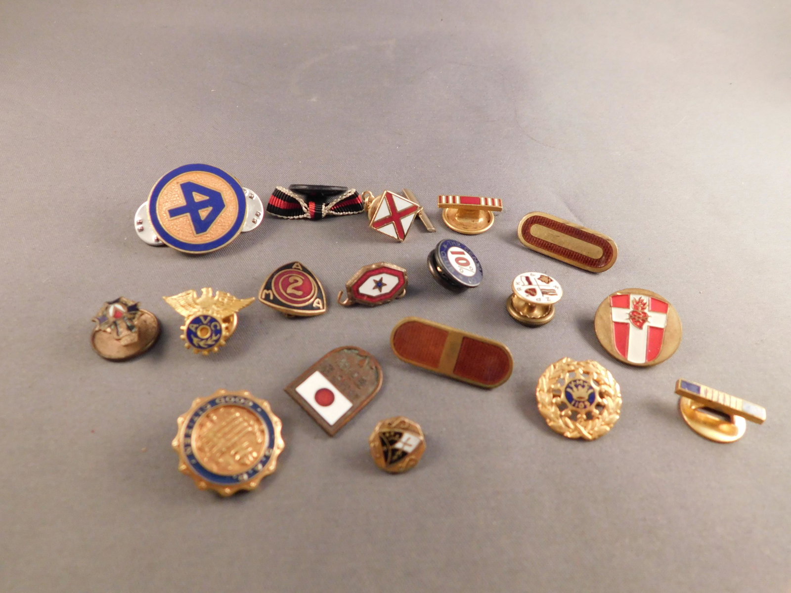 Lot of Misc. Gold Tone and Enamel Pins: Lot of misc. gold tone and enamel pins including DAR, VMC, AVC, The Centaur Co Club and others. You are bidding at a live sale, please read the terms and conditions. We are offering contact-less pick