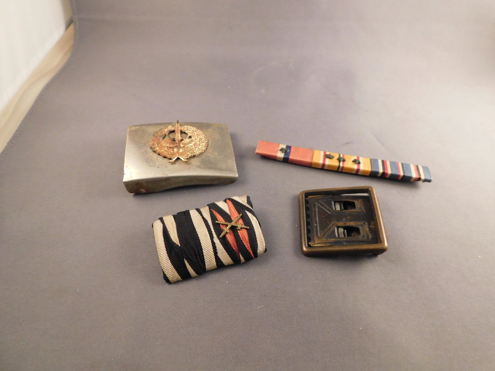 Lot of Misc. Bars and Buckles: Lot of misc. bars and belt buckles. The larger buckle appears to be a musicians buckle. You are bidding at a live sale, please read the terms and conditions. We are offering contact-less pick ups at o