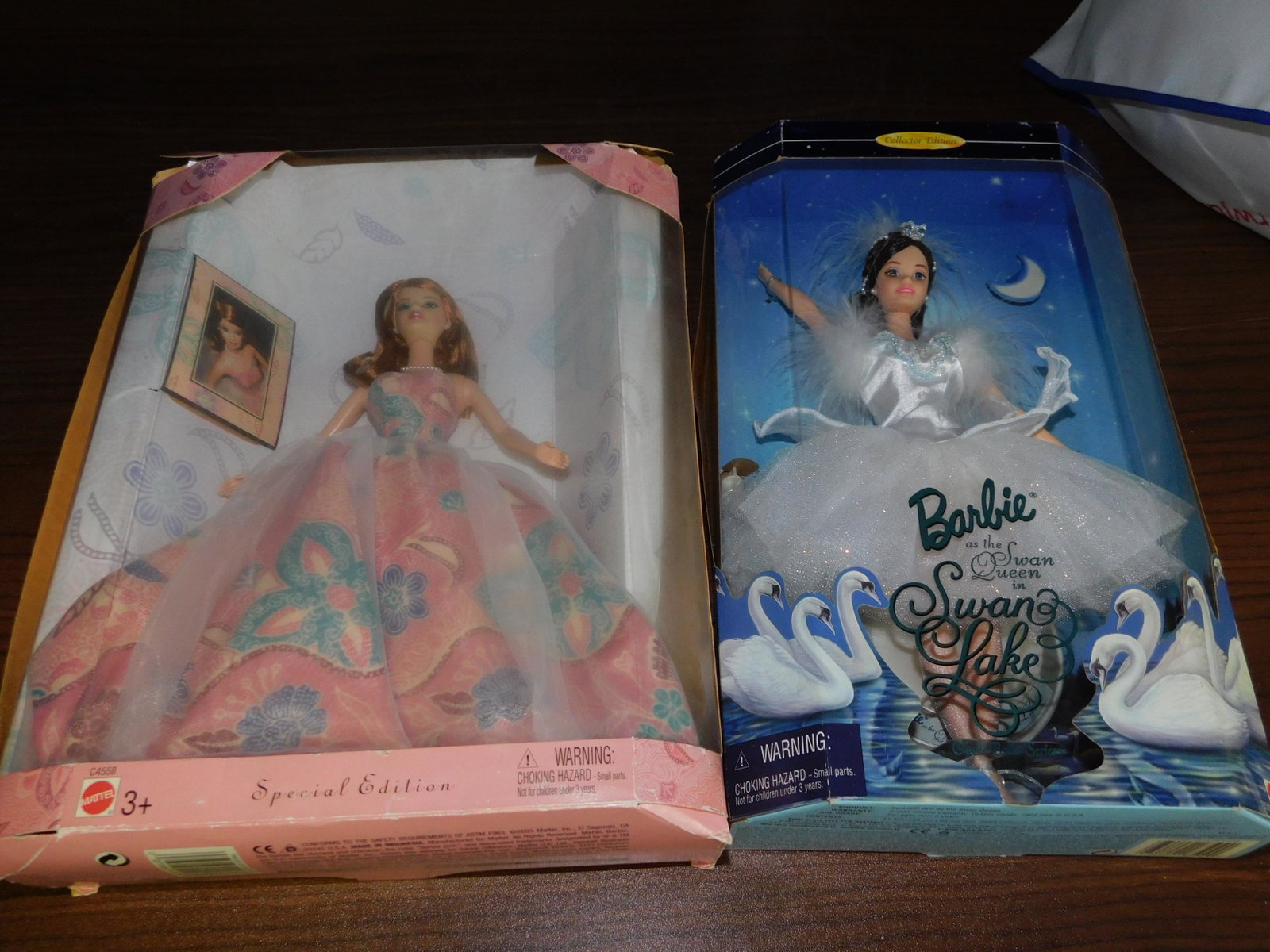 2 Barbies: Lot of 2 Barbies including Barbie as the Swan Queen in Swan Lake and Batik Princess Barbie. In box. You are bidding at a live sale, please read the terms and conditions. We are offering contact-less p
