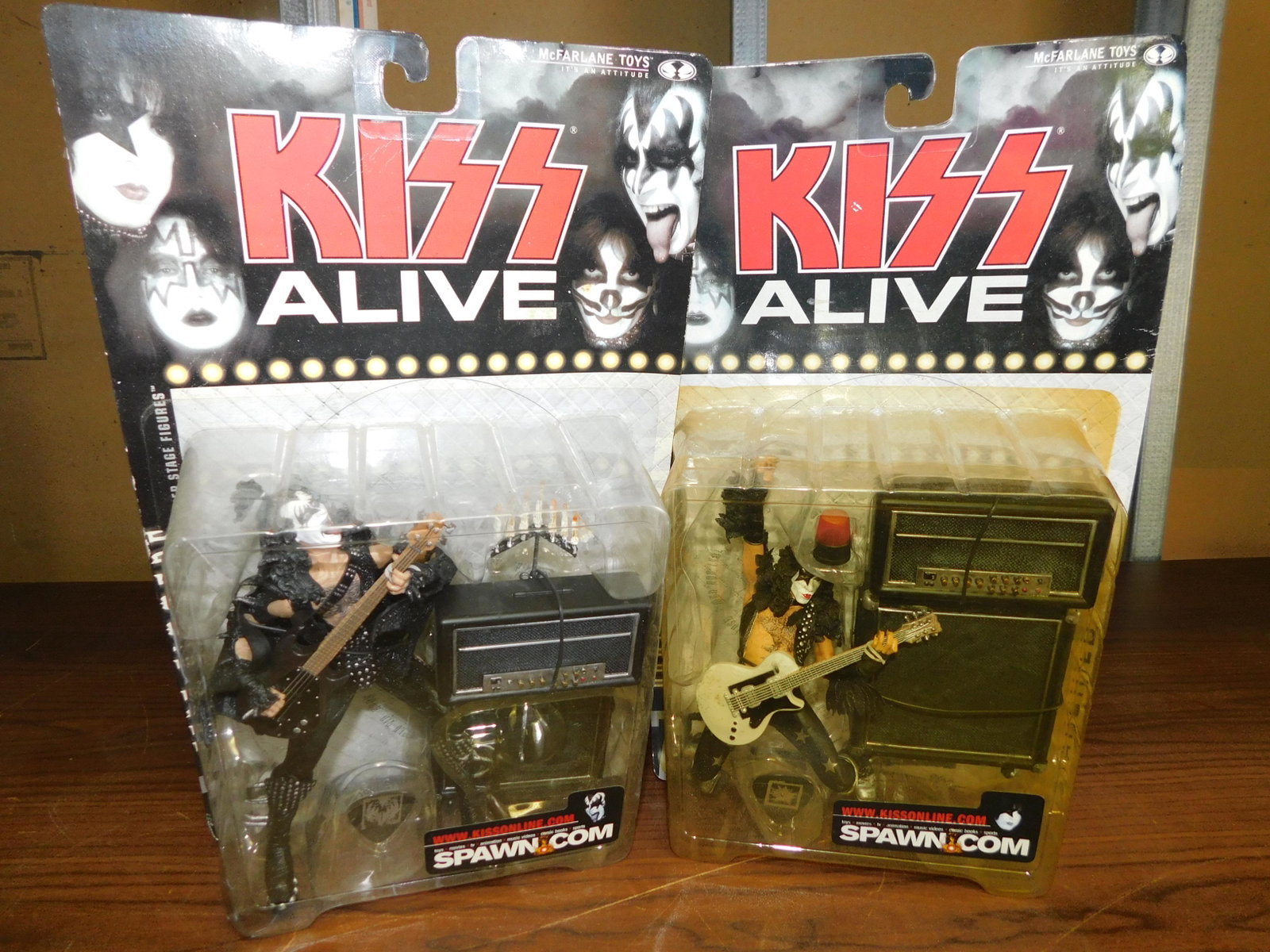 2 KISS Figures: Lot of 2 KISS Alive figures - McFarlane's toys, including Gene Simmons and Paul Stanley. On original card. You are bidding at a live sale, please read the terms and conditions. We are offering contact