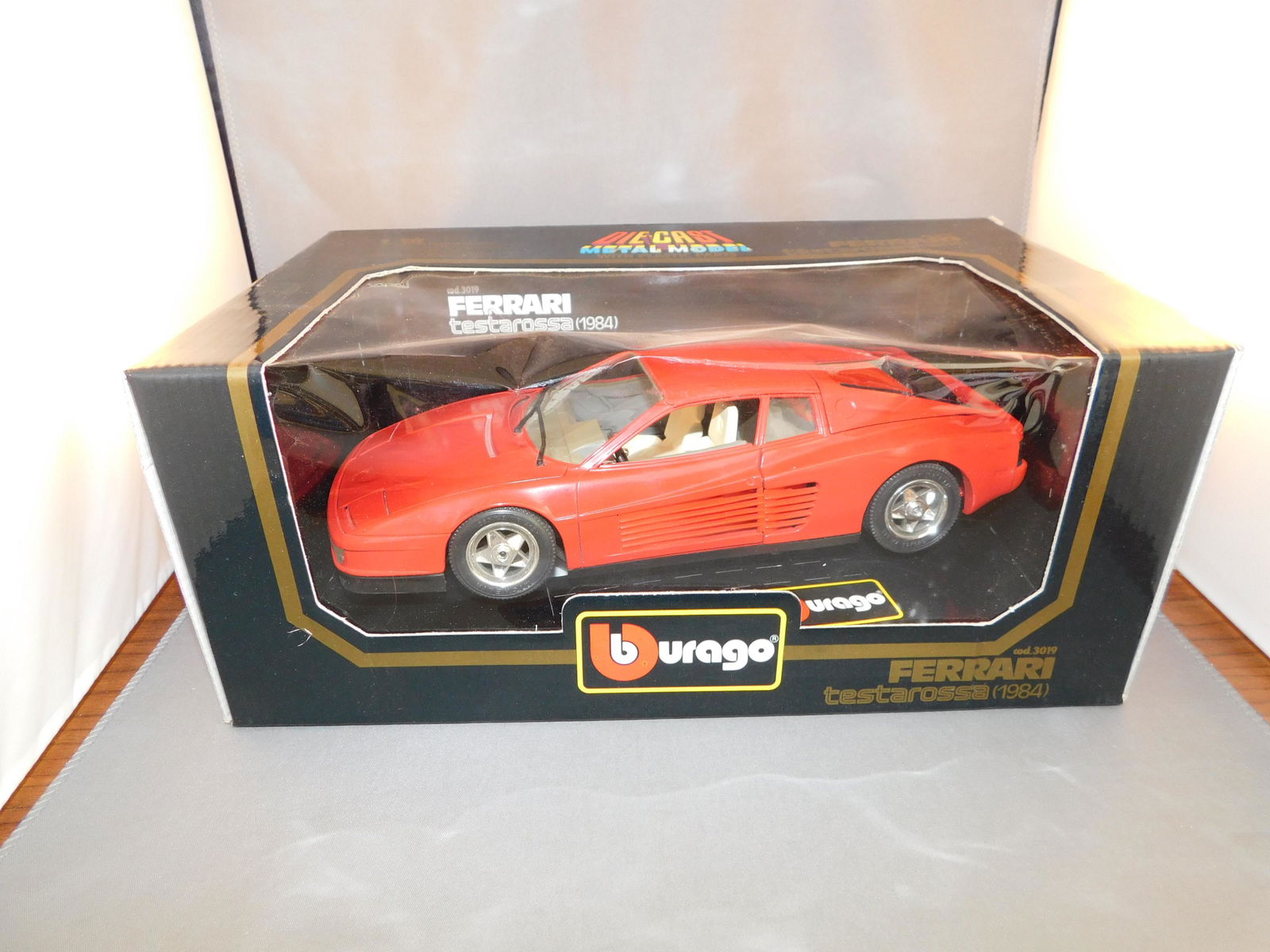 bburago ferrari testarossa 1984