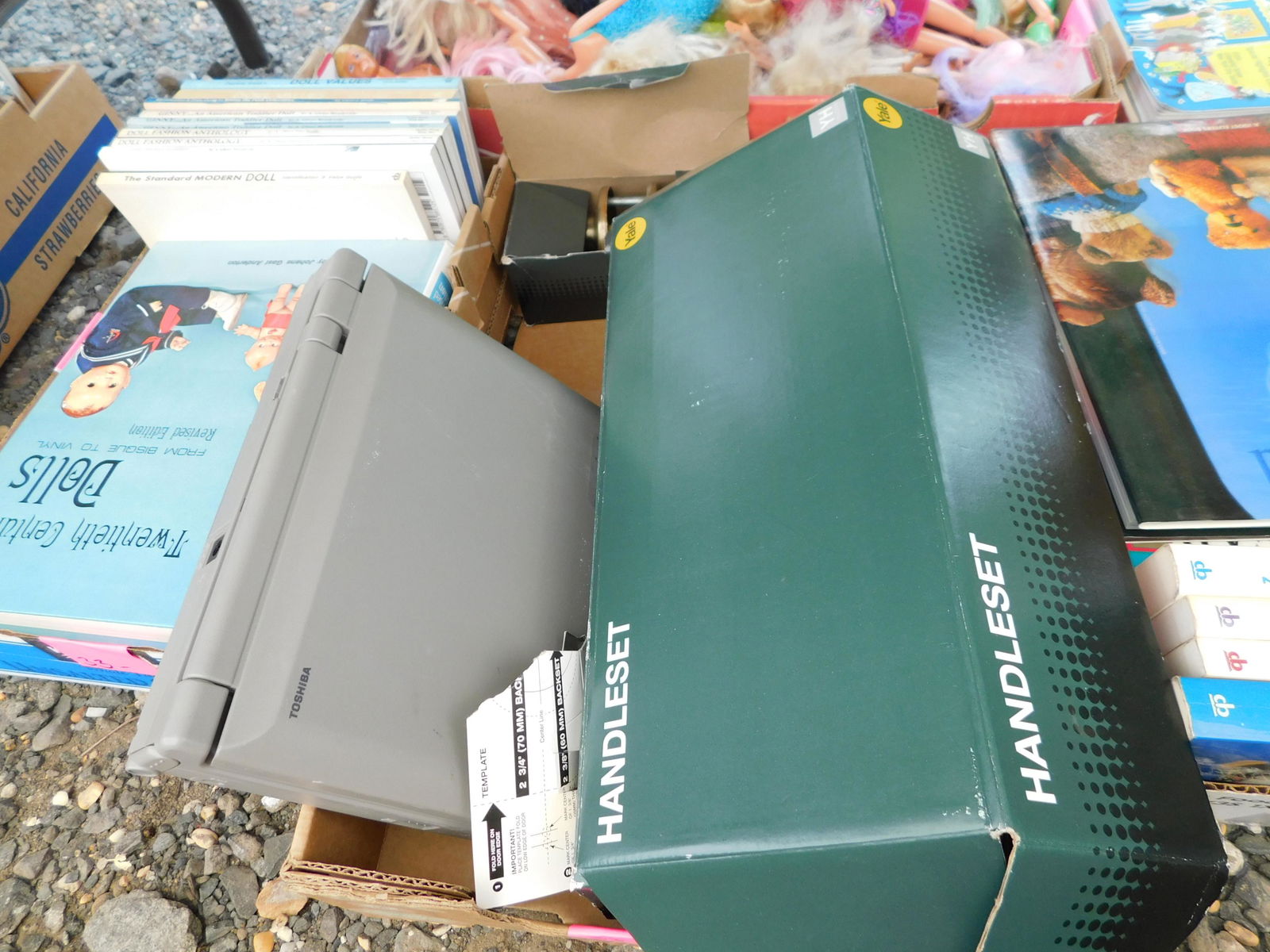 Lot of Electronics: Lot of electronics. You are bidding at a live sale. Please read the terms and conditions. This sale will be broadcast live on sale day with full descriptions of each lot being sold, as well as video f