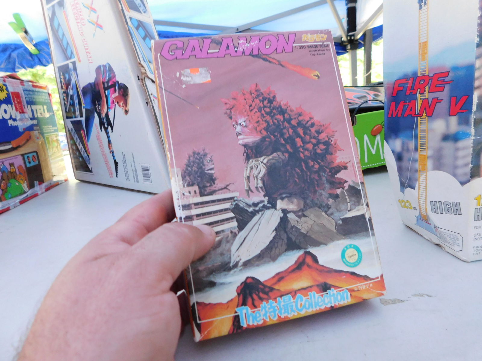 Galamon Model Kit: Galamon model kit in original box. You are bidding at a live sale. Please read the terms and conditions. This sale will be broadcast live on sale day with full descriptions of each lot being sold, as