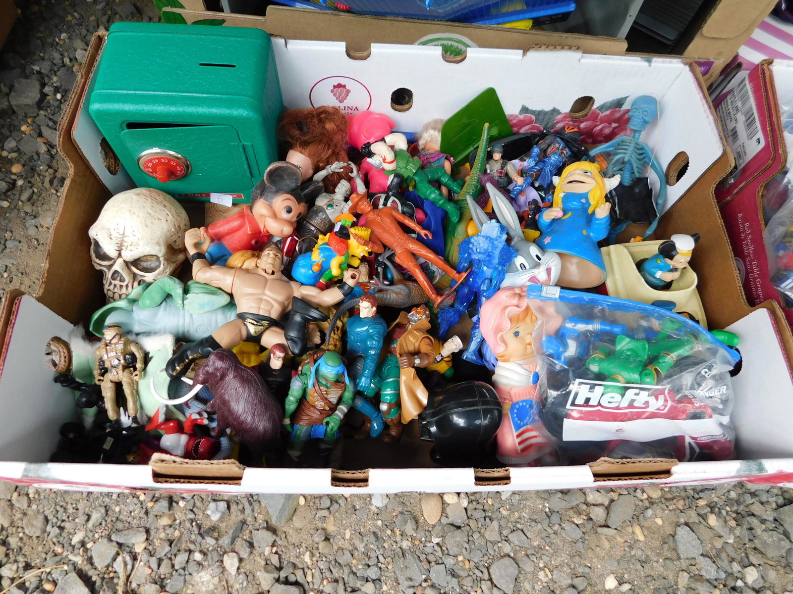 Lot of Figures: Lot of misc. figures. You are bidding at a live sale. Please read the terms and conditions. This sale will be broadcast live on sale day with full descriptions of each lot being sold, as well as video