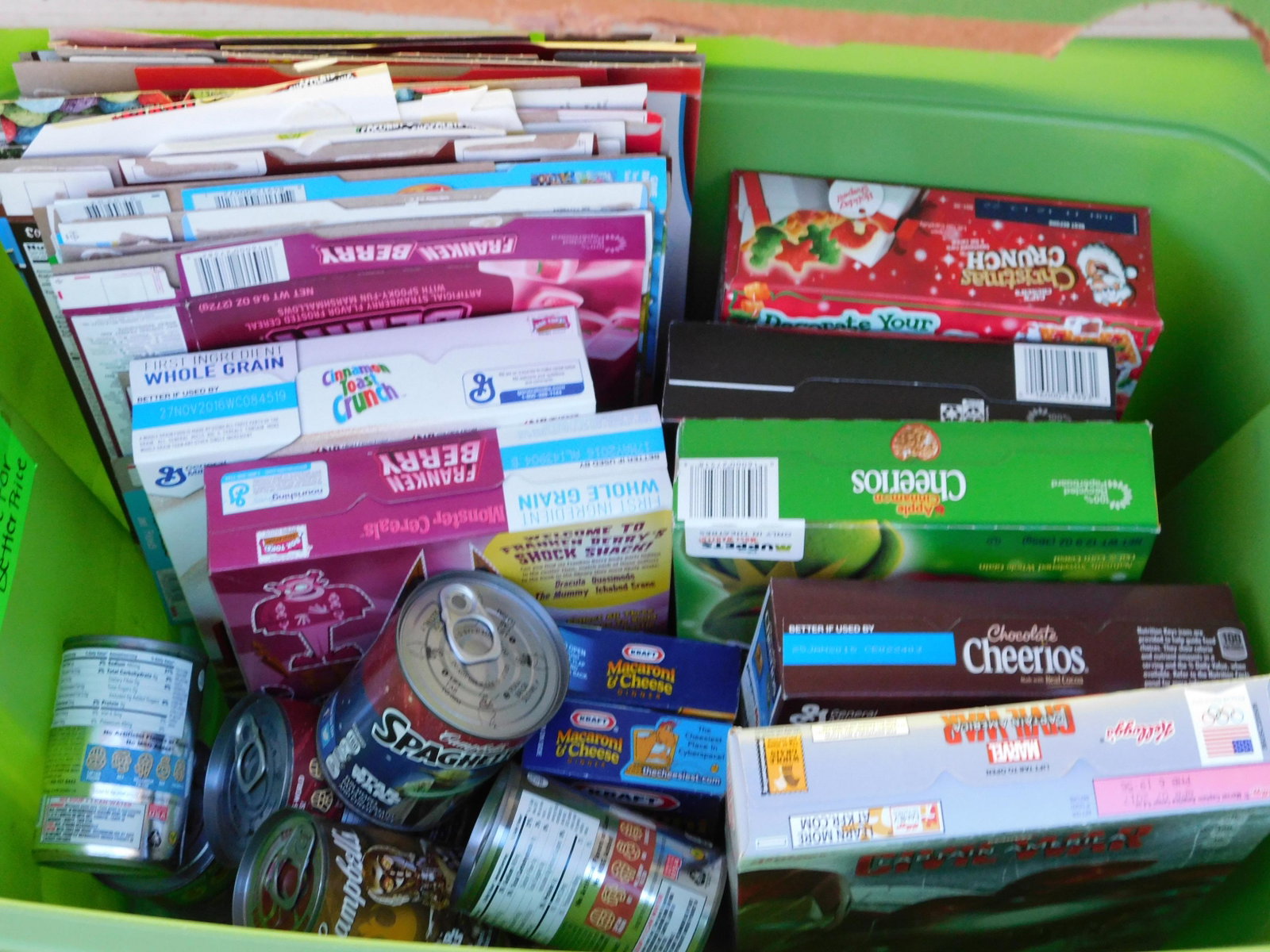 Collectible Cereal Boxes: Lot of collectible cereal boxes and cans. You are bidding at a live sale. Please read the terms and conditions. This sale will be broadcast live on sale day with full descriptions of each lot being so