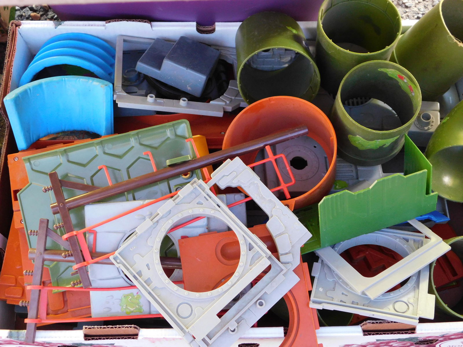 TMNT Playset: TMNT playset. You are bidding at a live sale. Please read the terms and conditions. This sale will be broadcast live on sale day with full descriptions of each lot being sold, as well as video feed of