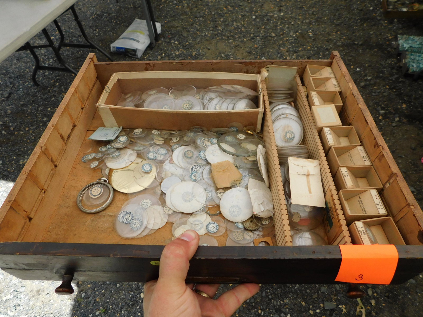 Watch Crystals: Lot of watch crystals. You are bidding at a live sale. Please read the terms and conditions. This sale will be broadcast live on sale day with full descriptions of each lot being sold, as well as vide