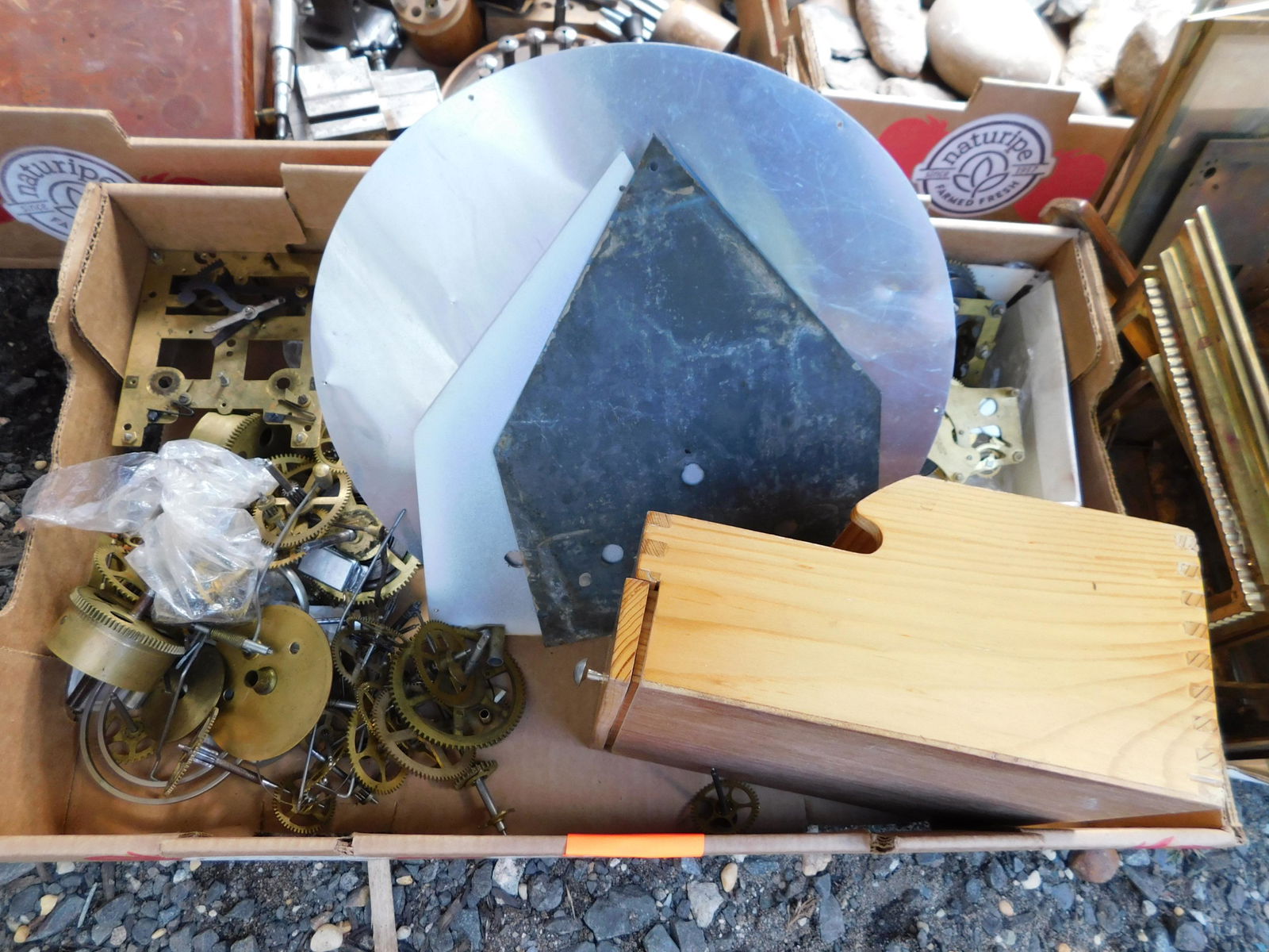 Lot of Watch Parts: Lot of watch parts. You are bidding at a live sale. Please read the terms and conditions. This sale will be broadcast live on sale day with full descriptions of each lot being sold, as well as video f