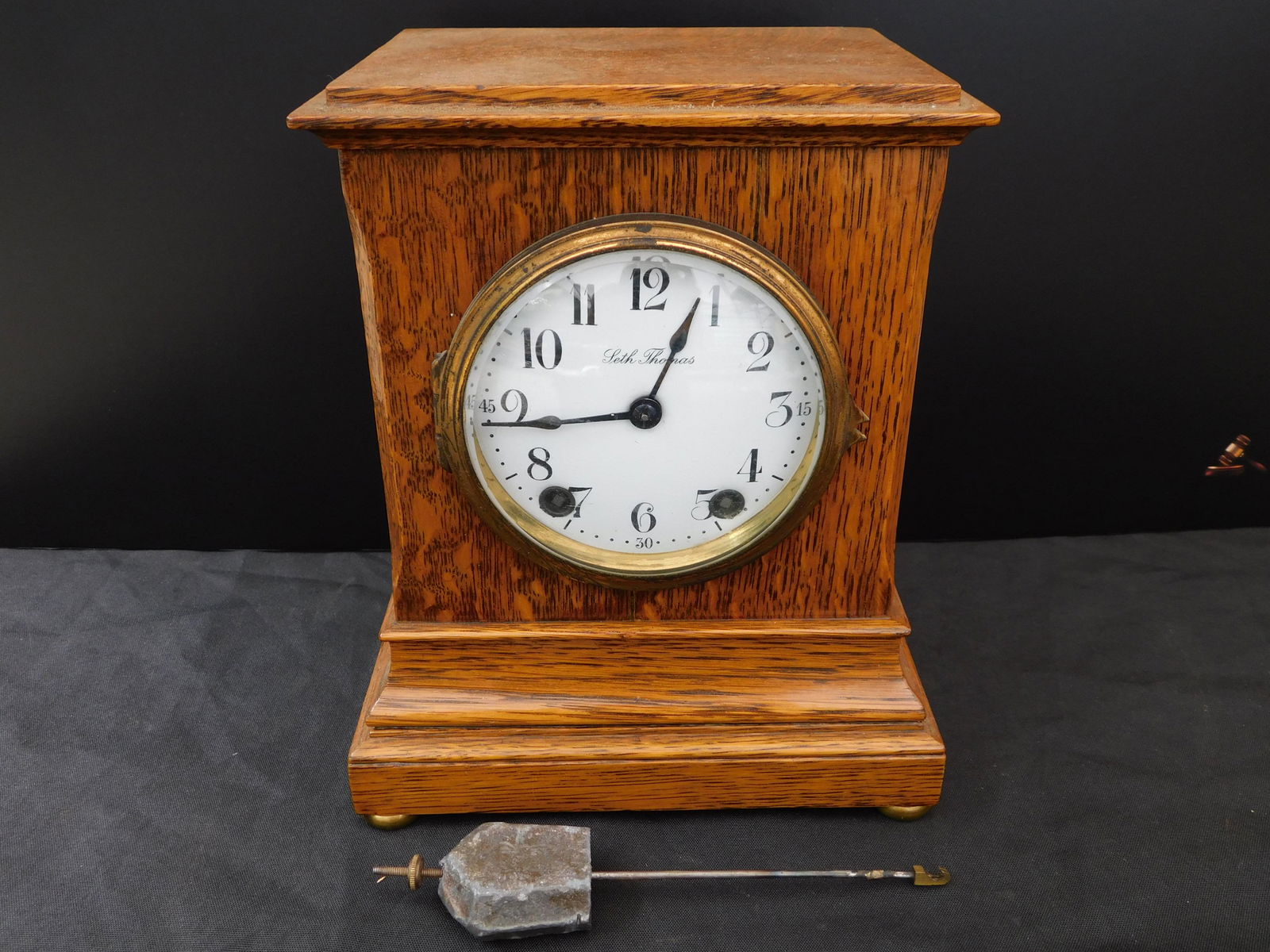 Seth Thomas Oak Mantle Clock (1 of 4)