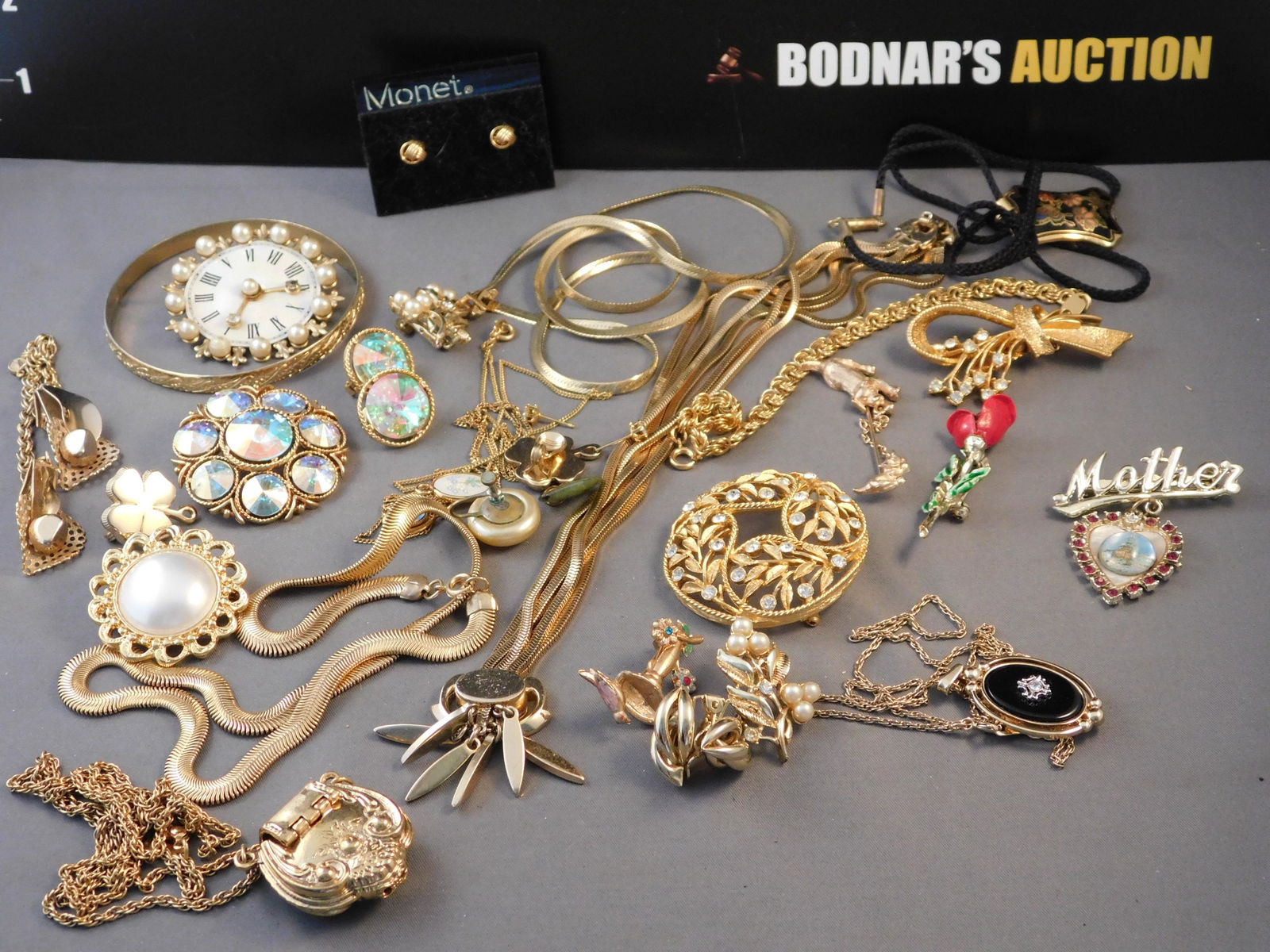 Lot of Costume Jewelry: Lot of costume jewelry. You are bidding at a live sale. Please read the terms and conditions. This sale will be broadcast live on sale day with full descriptions of each lot being sold, as well as vid