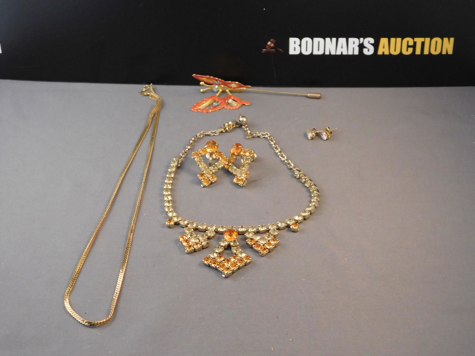 Lot of Costume Jewelry: Lot of costume jewelry. You are bidding at a live sale. Please read the terms and conditions. This sale will be broadcast live on sale day with full descriptions of each lot being sold, as well as vid