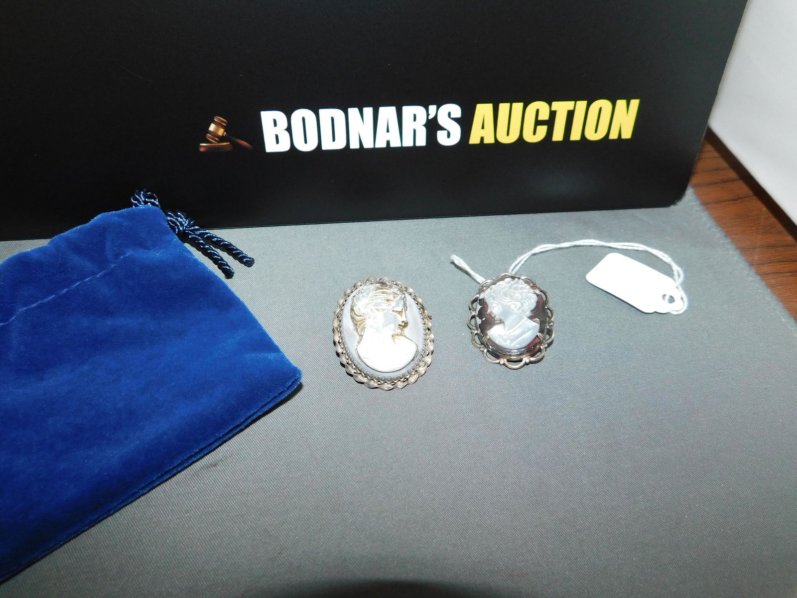 Lot of 2 Sterling Cameos Pins (1 of 3)