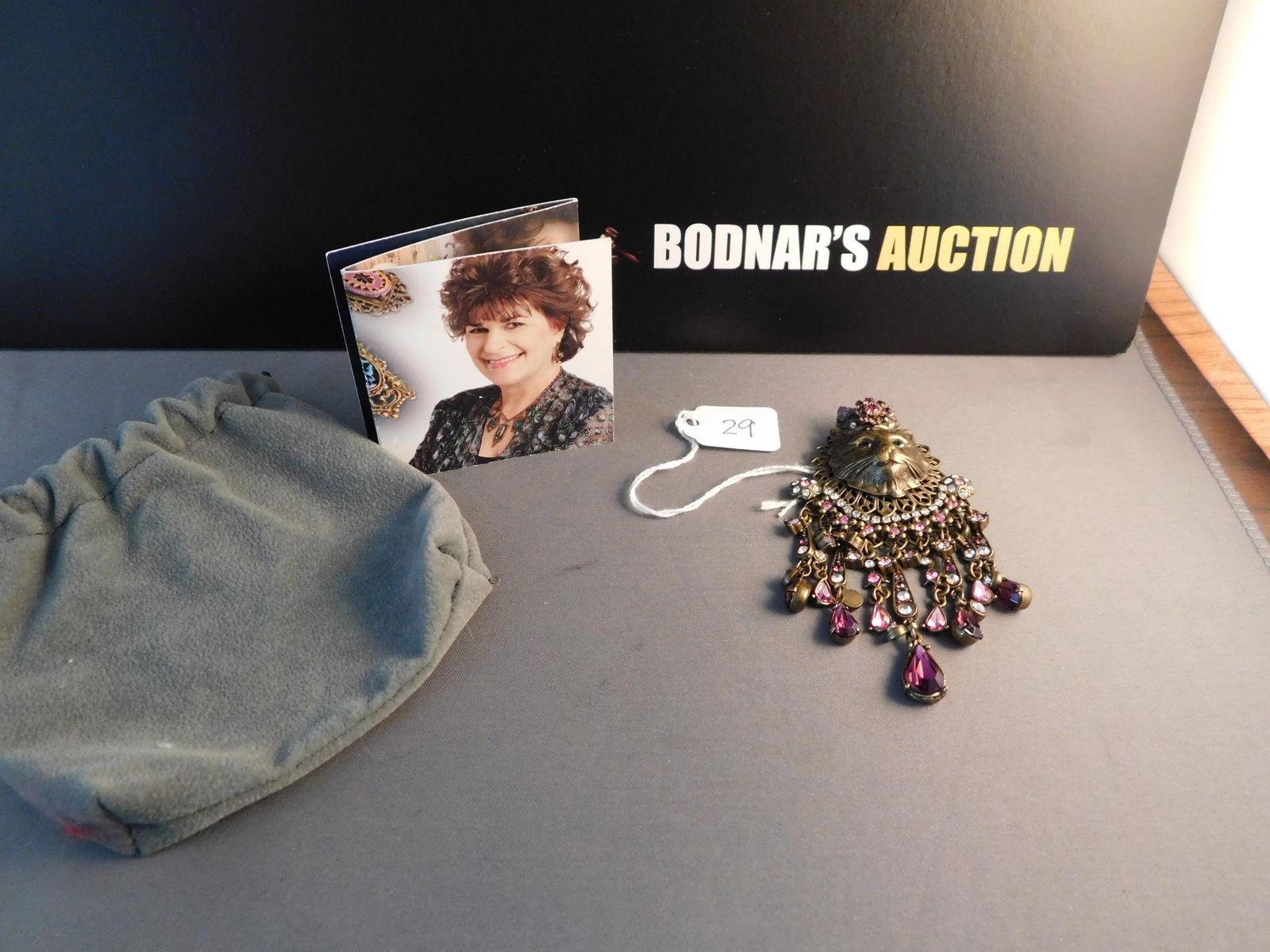 Sweet Romance Queen Cat Pin (1 of 3)