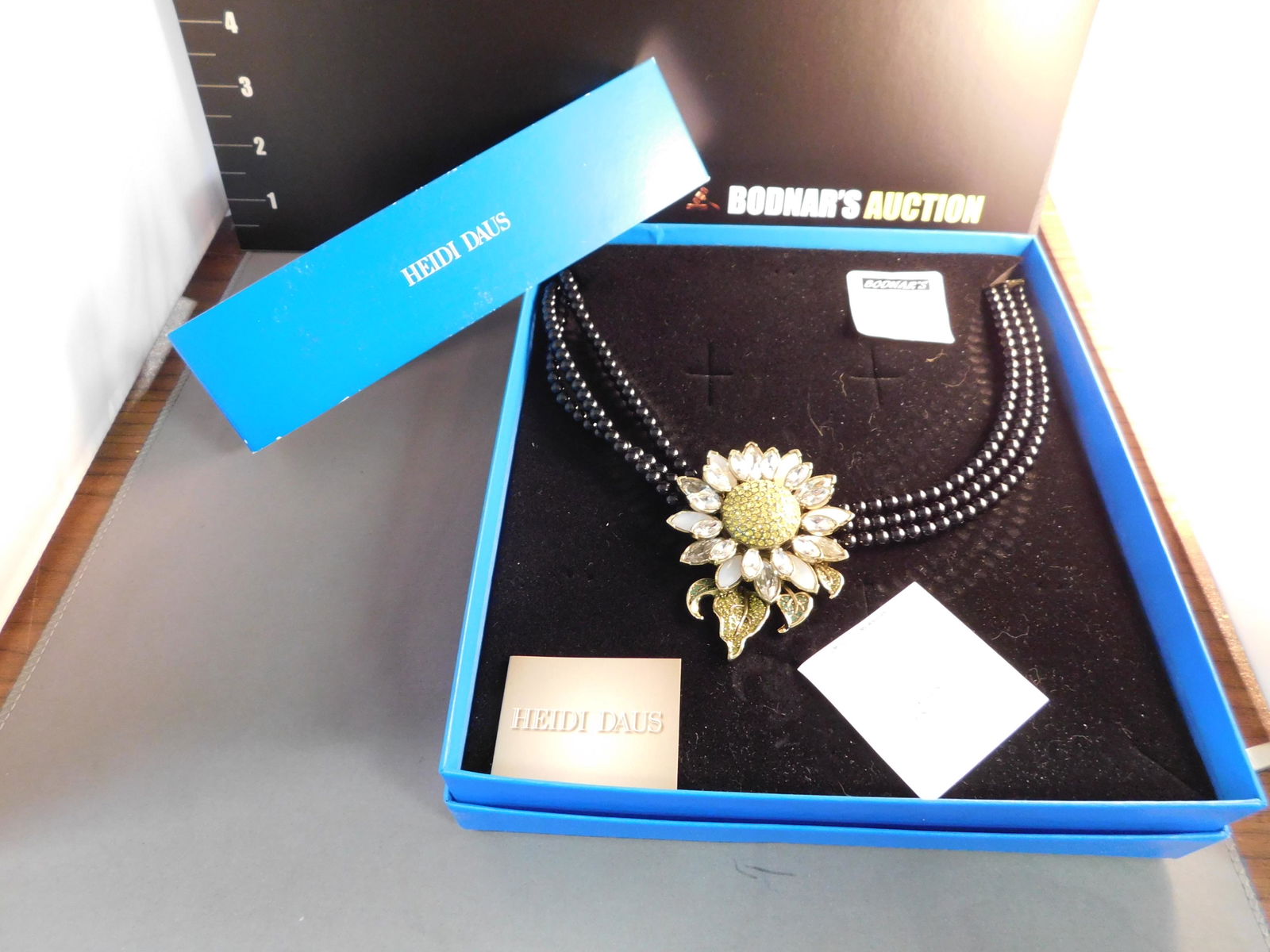 Heidi Daus Flower Necklace (1 of 2)