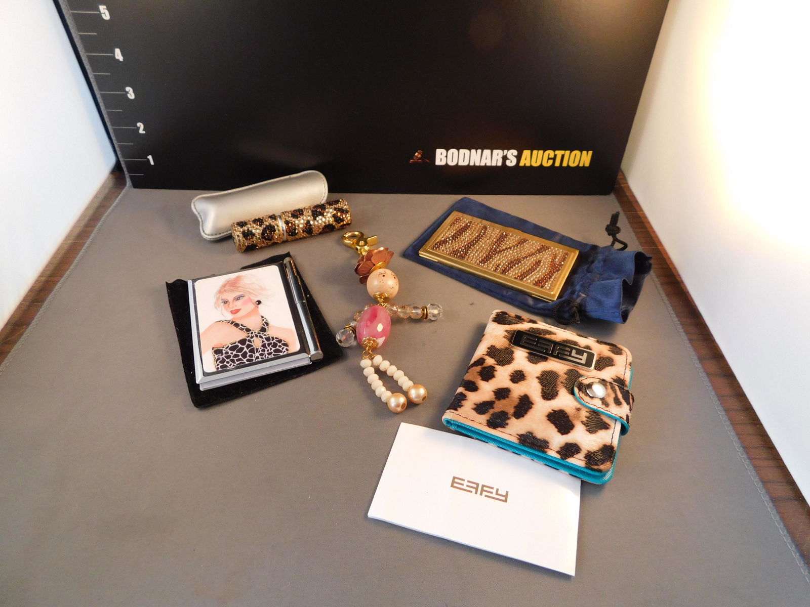 Vanity Lot Crystals Leopard (1 of 6)