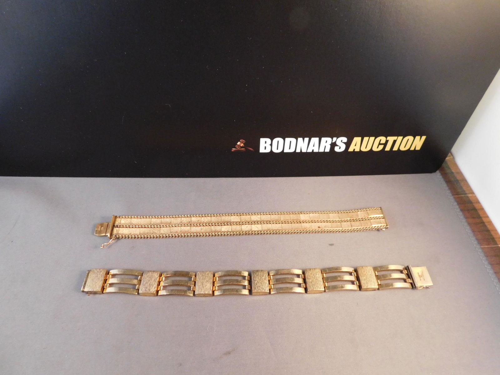 2 Gold Tone Bracelets Chapado (1 of 6)
