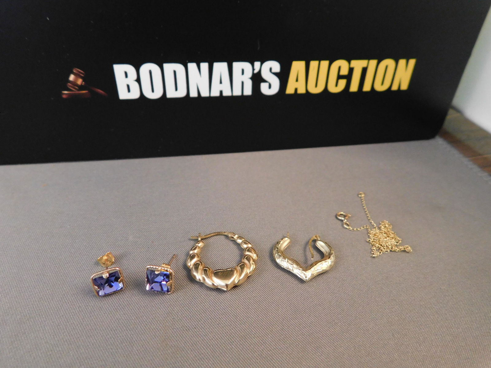 Lot 10K Gold Jewelry (1 of 3)