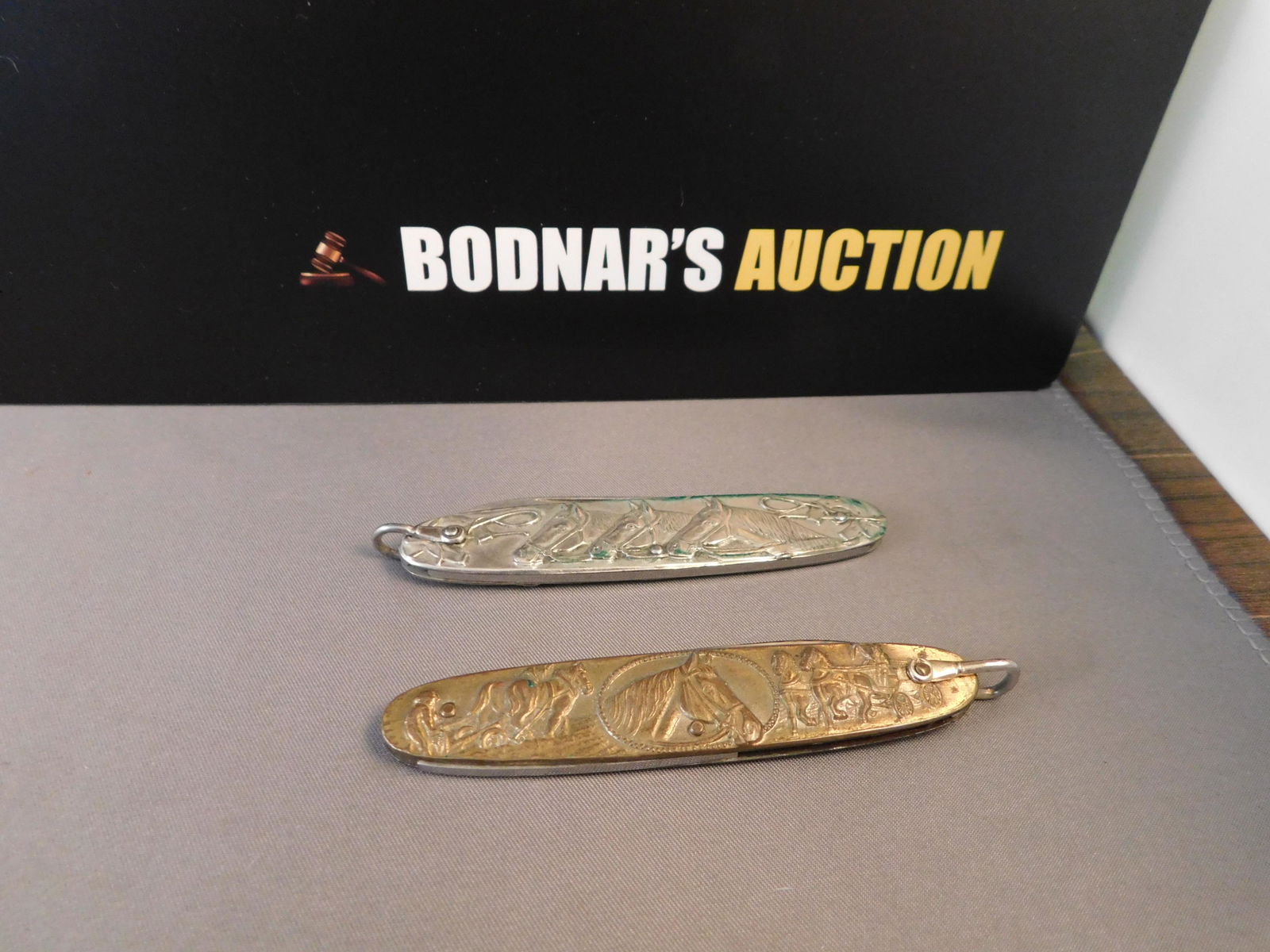 2 Pocket Knives with Horses (1 of 4)