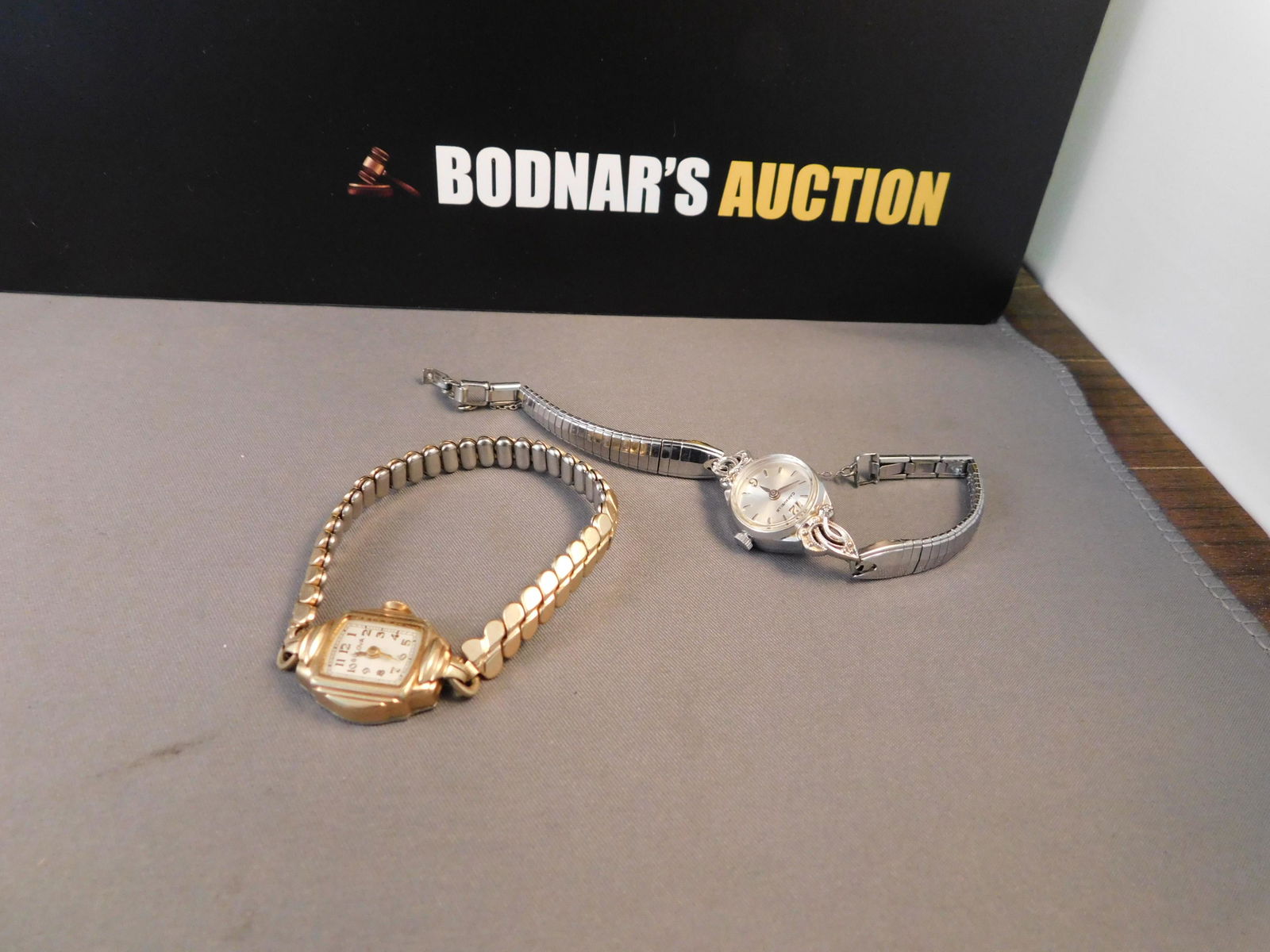 2 Vintage Women's Watches (1 of 3)