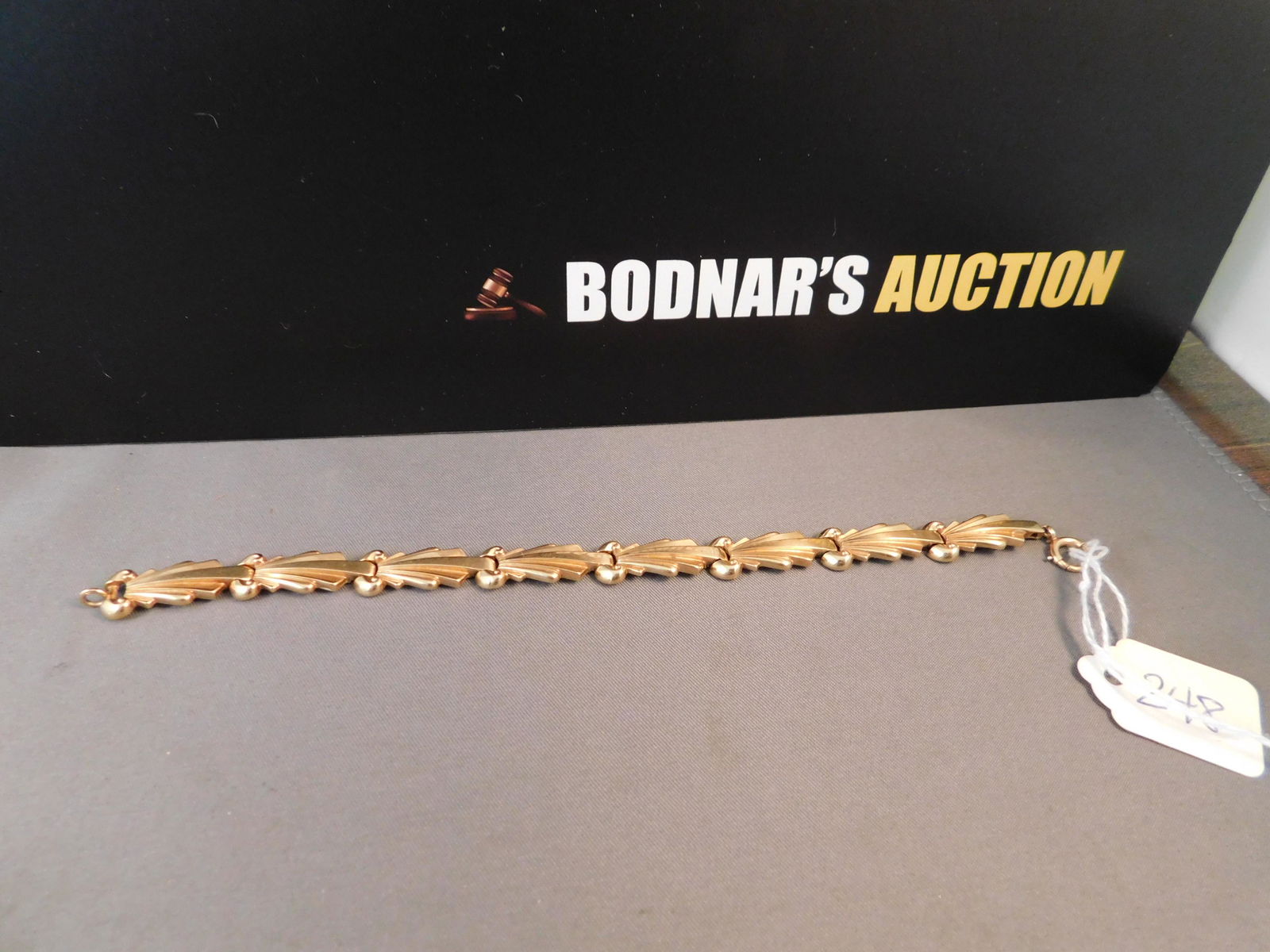 14K Gold Link Bracelet: 14K yellow gold link bracelet. Marked on the clasp. Measures 7". You are bidding at a live sale. Please read the terms and conditions. We are offering no contact pick up at our South Brunswick locatio