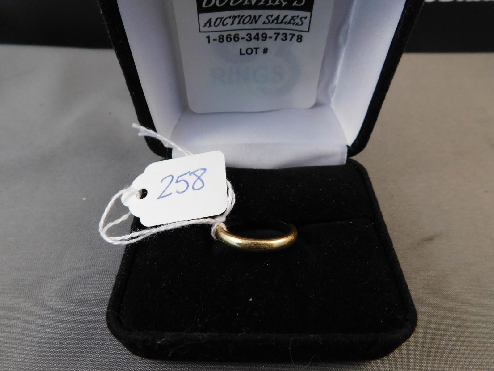 18K Gold Wedding Band Ring (1 of 3)