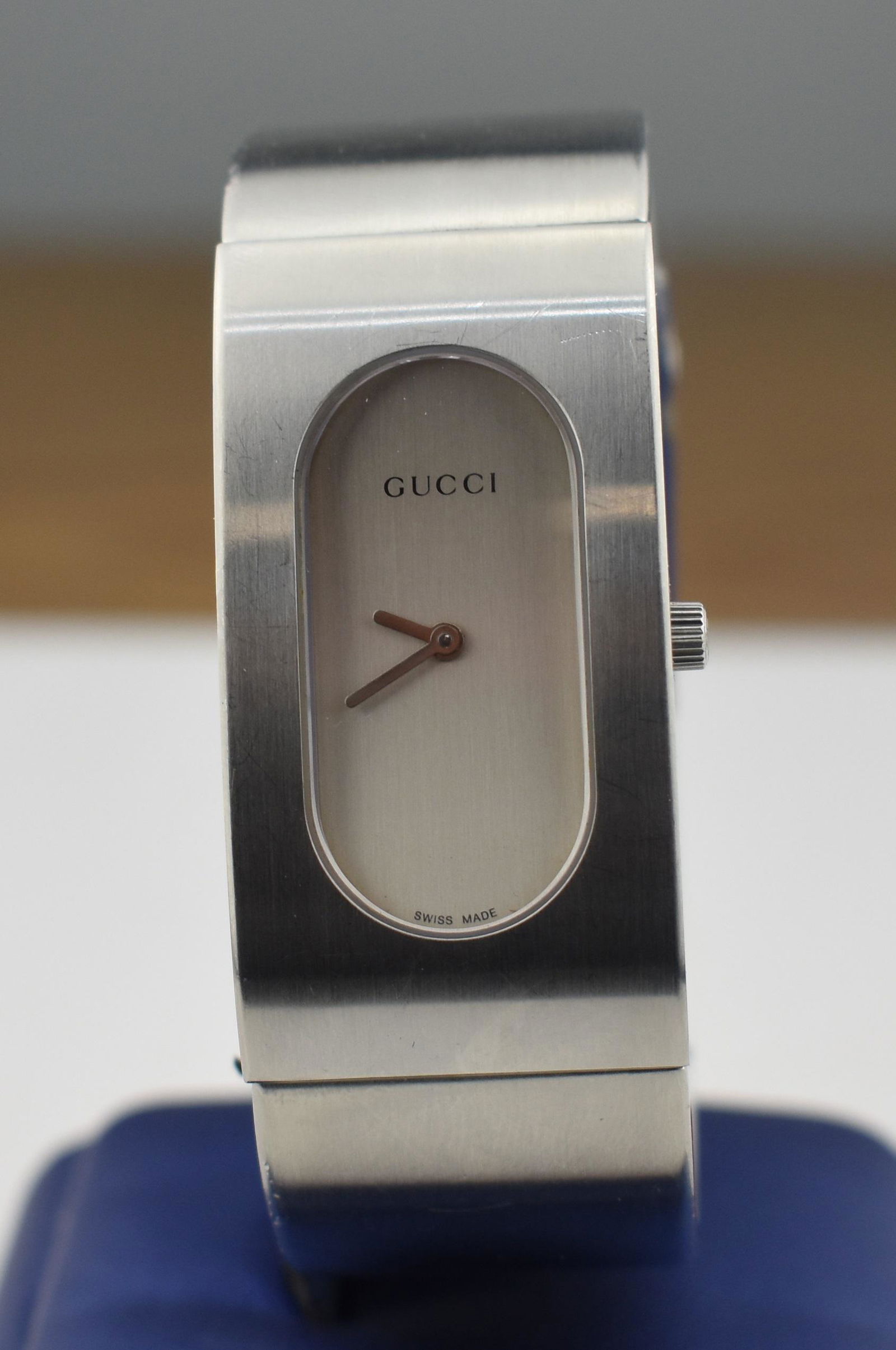 Gucci 2400 Bangle Watch (1 of 6)