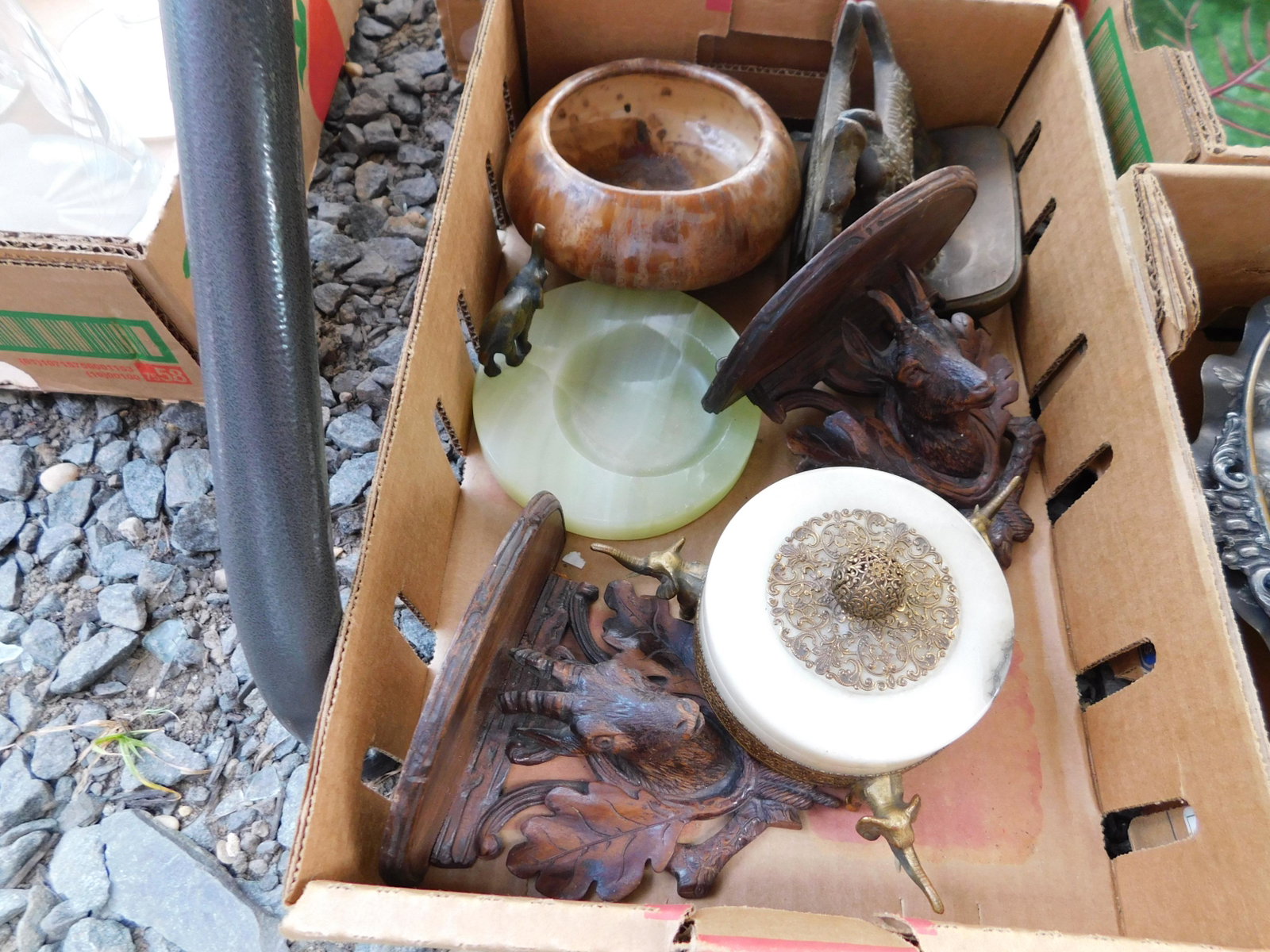 Lot of Vintage Bookends and Ashtrays: Lot of Vintage Bookends and Ashtrays You are bidding at a live sale. You are bidding at a live sale. Please read the terms and conditions. This sale will be broadcast live on sale day with full descri